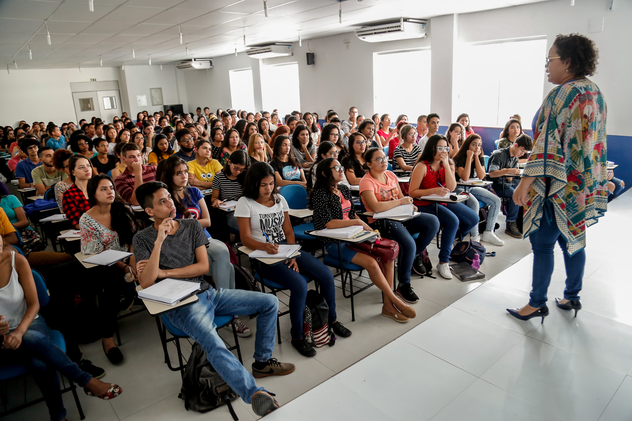 Cursinho Pré-Vestibular Municipal recepciona alunos no primeiro dia de aula