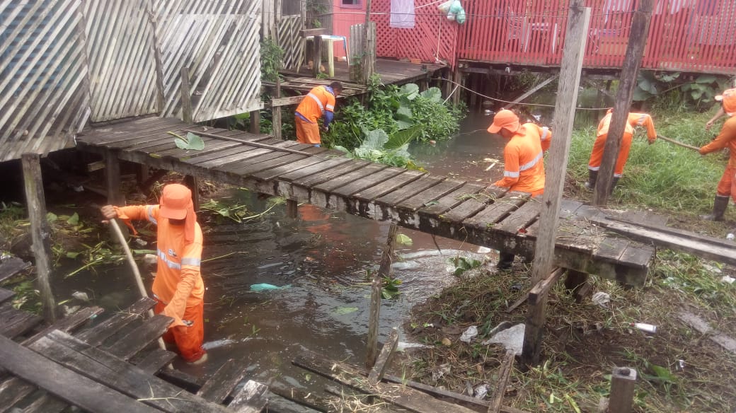 Prefeitura reforça ações de limpeza manual durante o período chuvoso