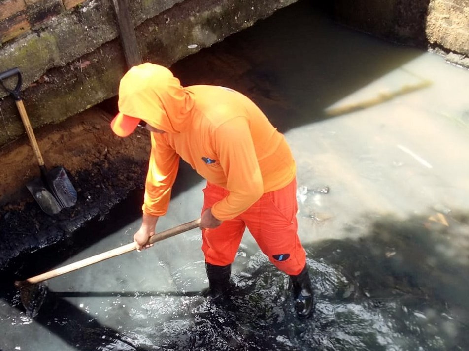 Prefeitura reforça ações de limpeza manual durante o período chuvoso