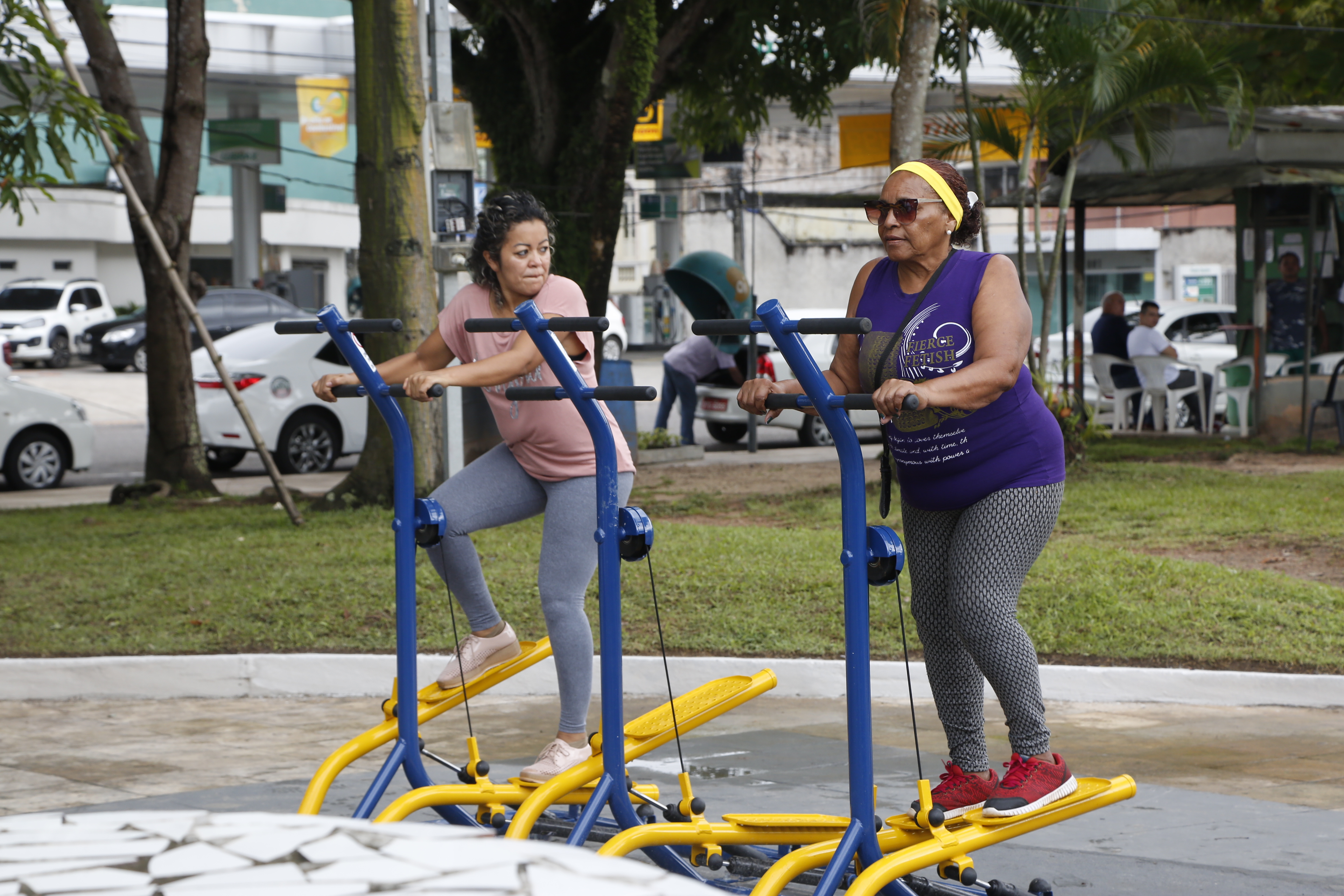 Academia ao Ar Livre da Praça Amazonas é reinaugurada com novos equipamentos