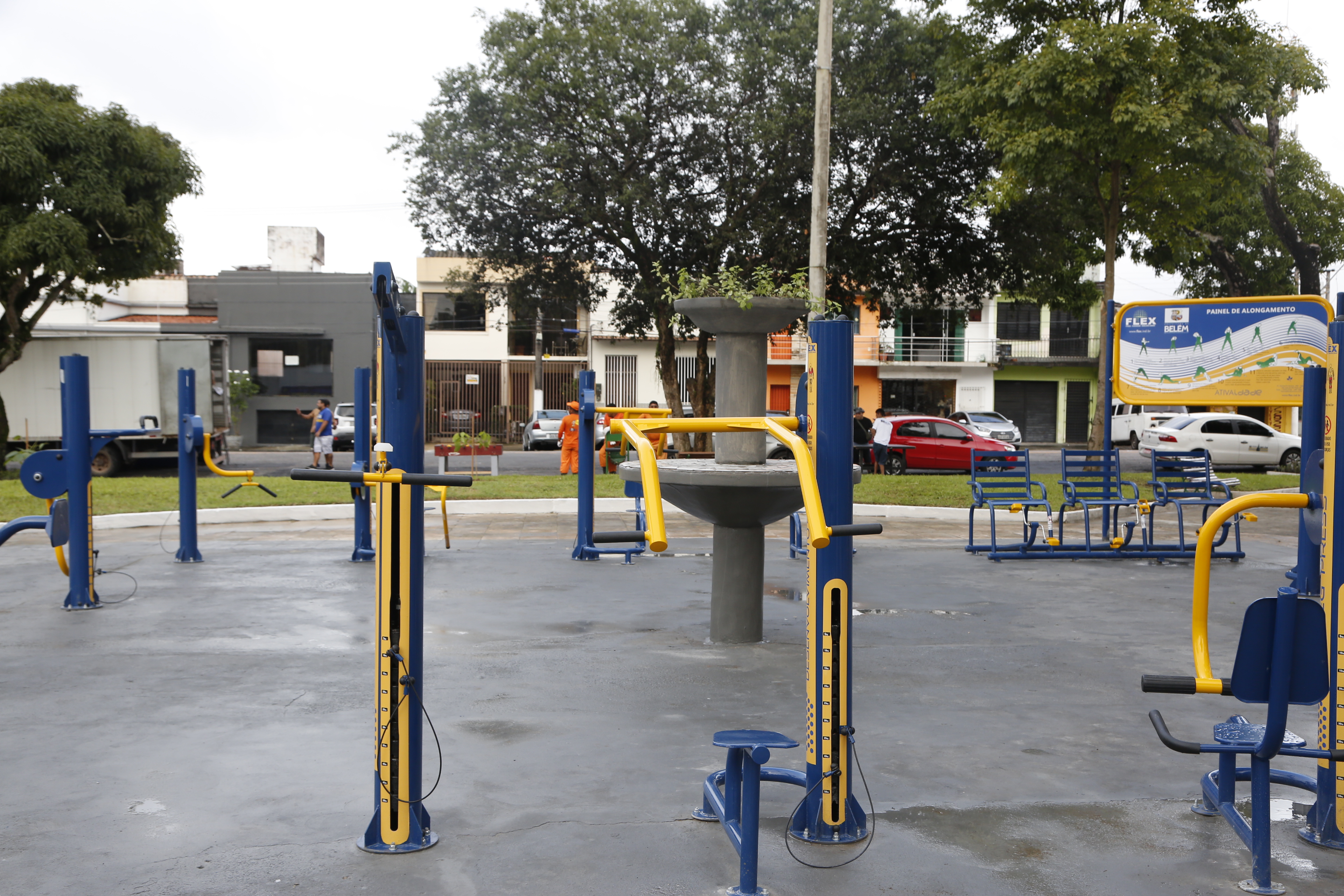 Academia ao Ar Livre da Praça Amazonas é reinaugurada com novos equipamentos