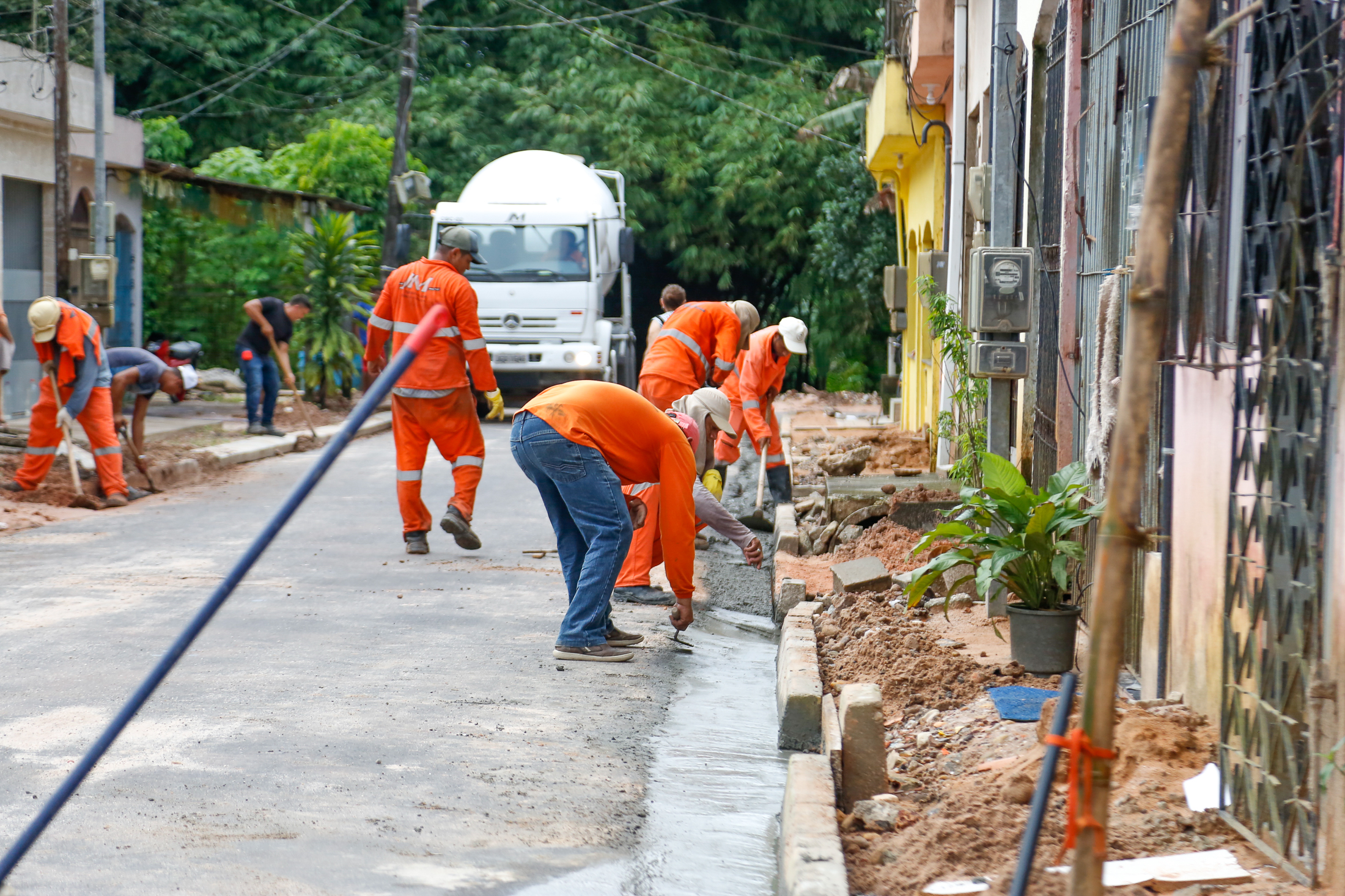 Prefeitura avança com obras de drenagem e pavimentação em Belém