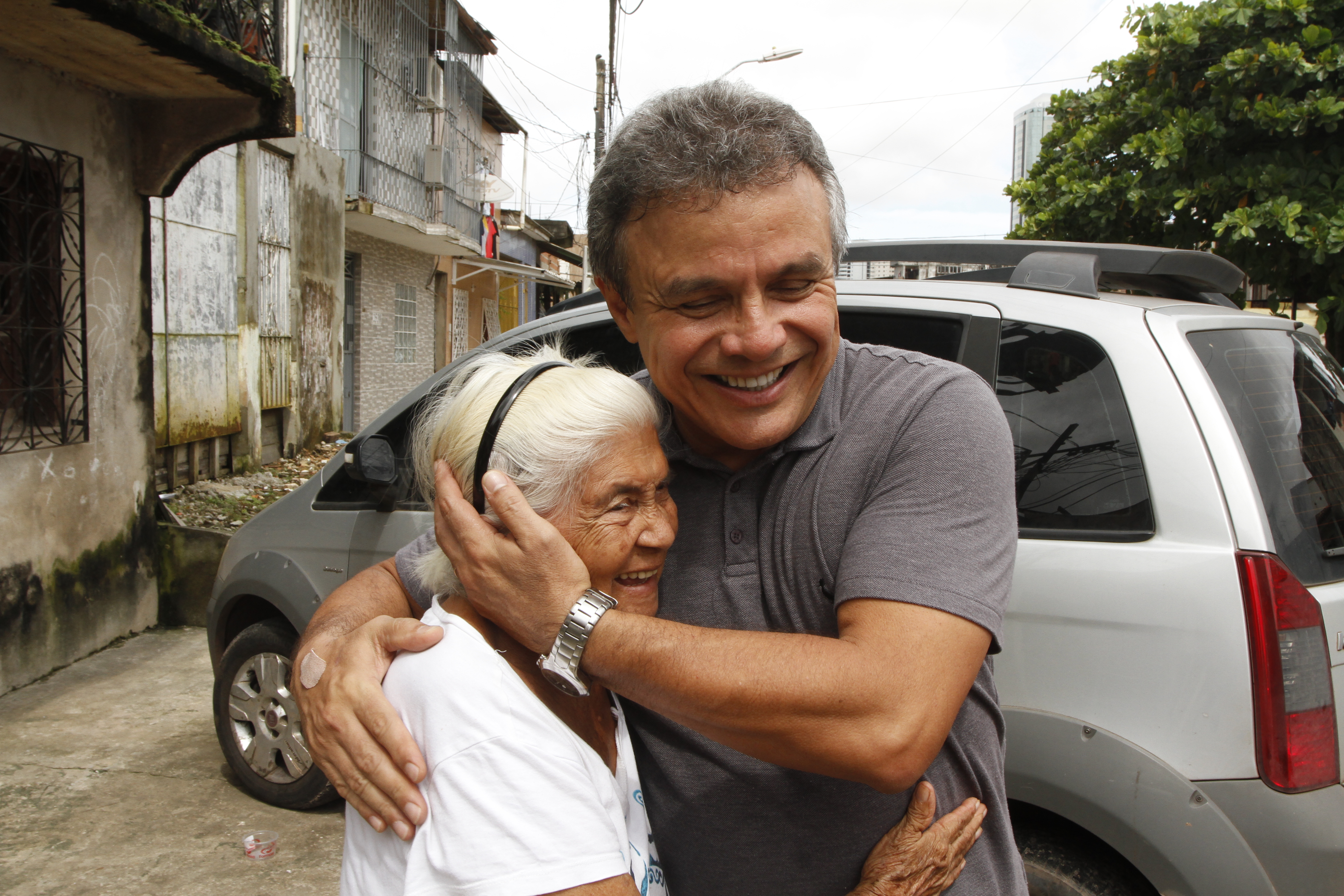 Moradores da 14 de Março celebram obra de pavimentação