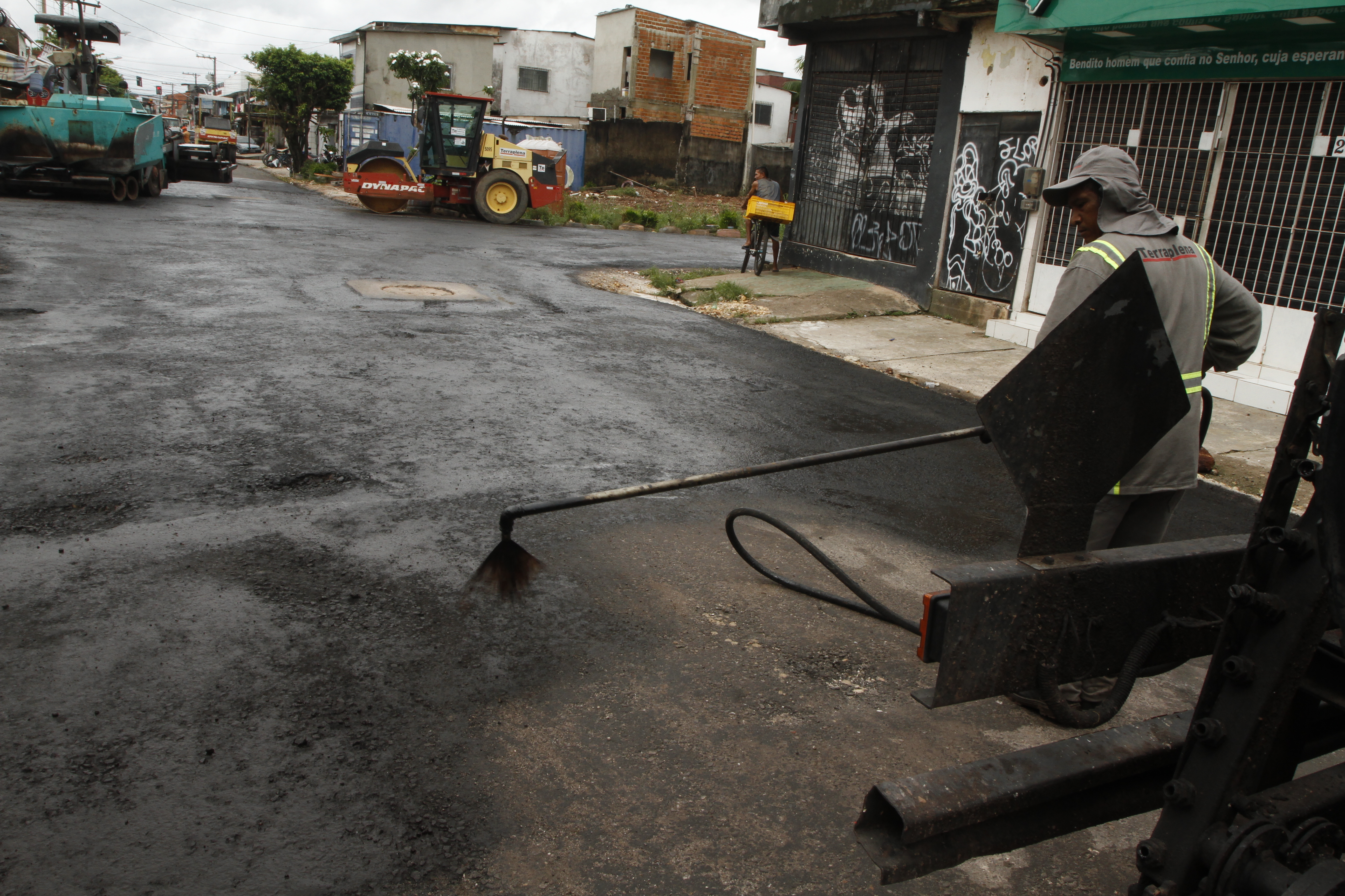 Moradores da 14 de Março celebram obra de pavimentação