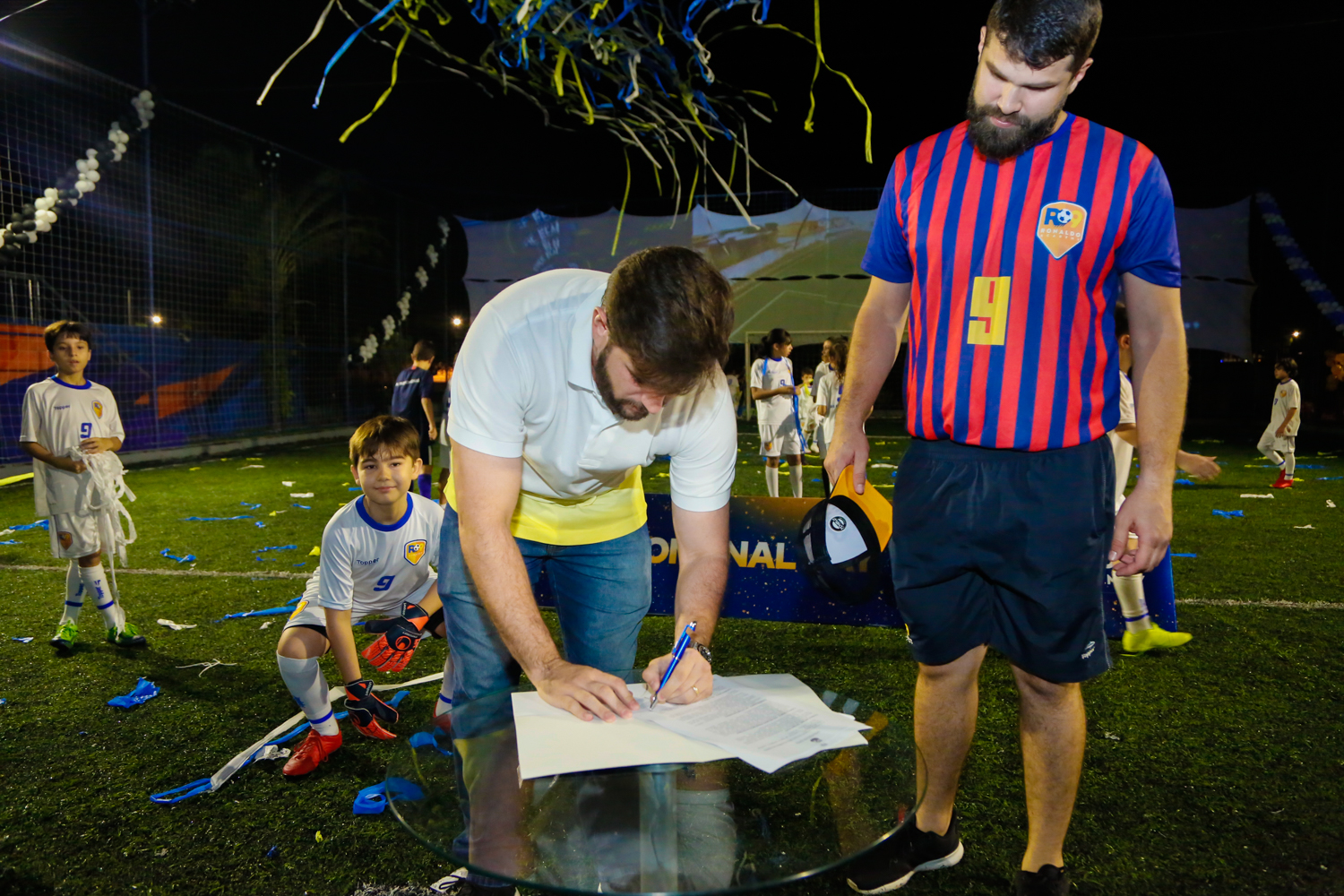 Parceria da Prefeitura com academia de futebol atenderá 300 jovens