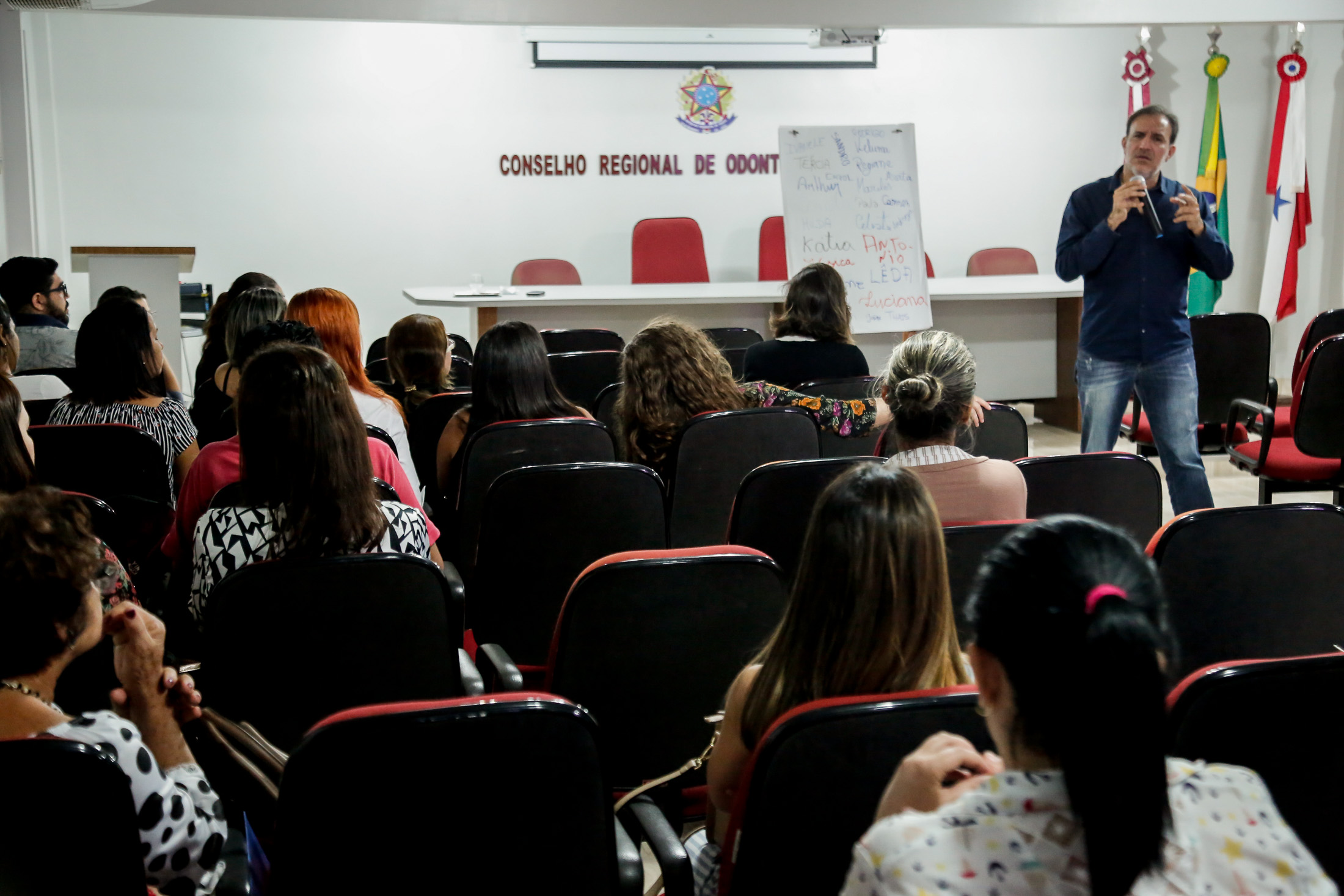 Profissionais do programa Estratégia de Saúde da Família recebem capacitação humanizada