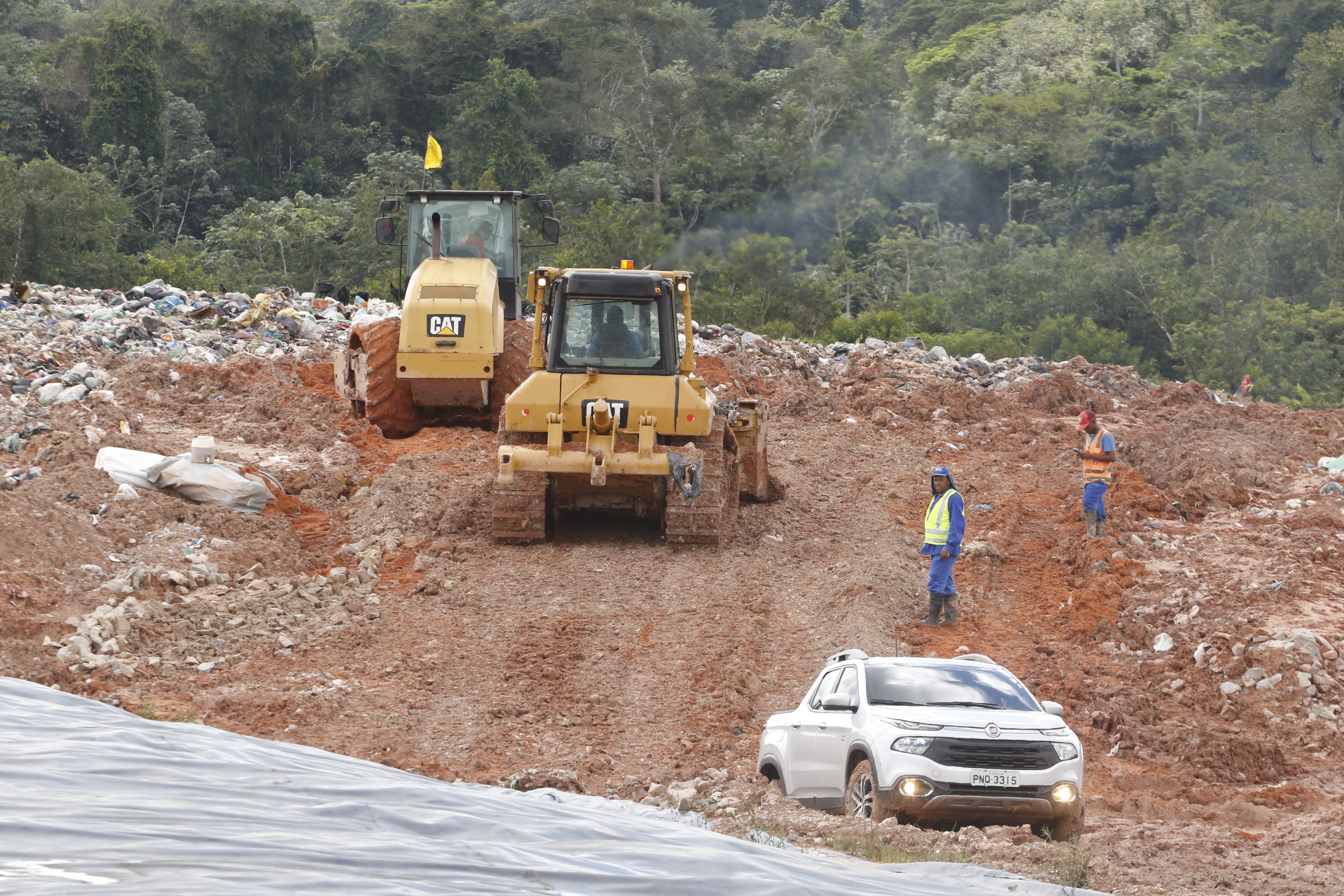Autoridades visitam o aterro sanitário de Marituba em busca de soluções