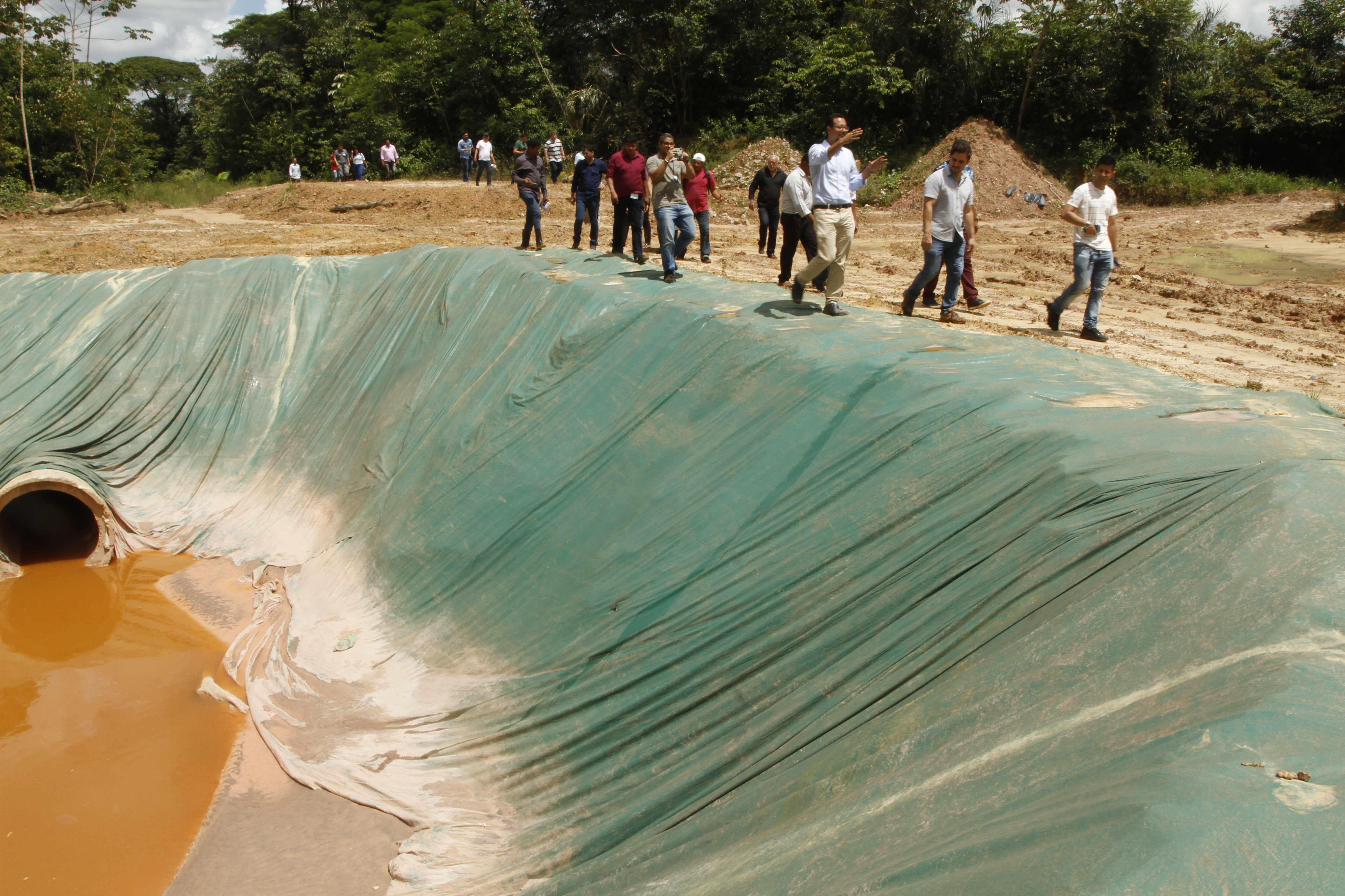 Autoridades visitam o aterro sanitário de Marituba em busca de soluções