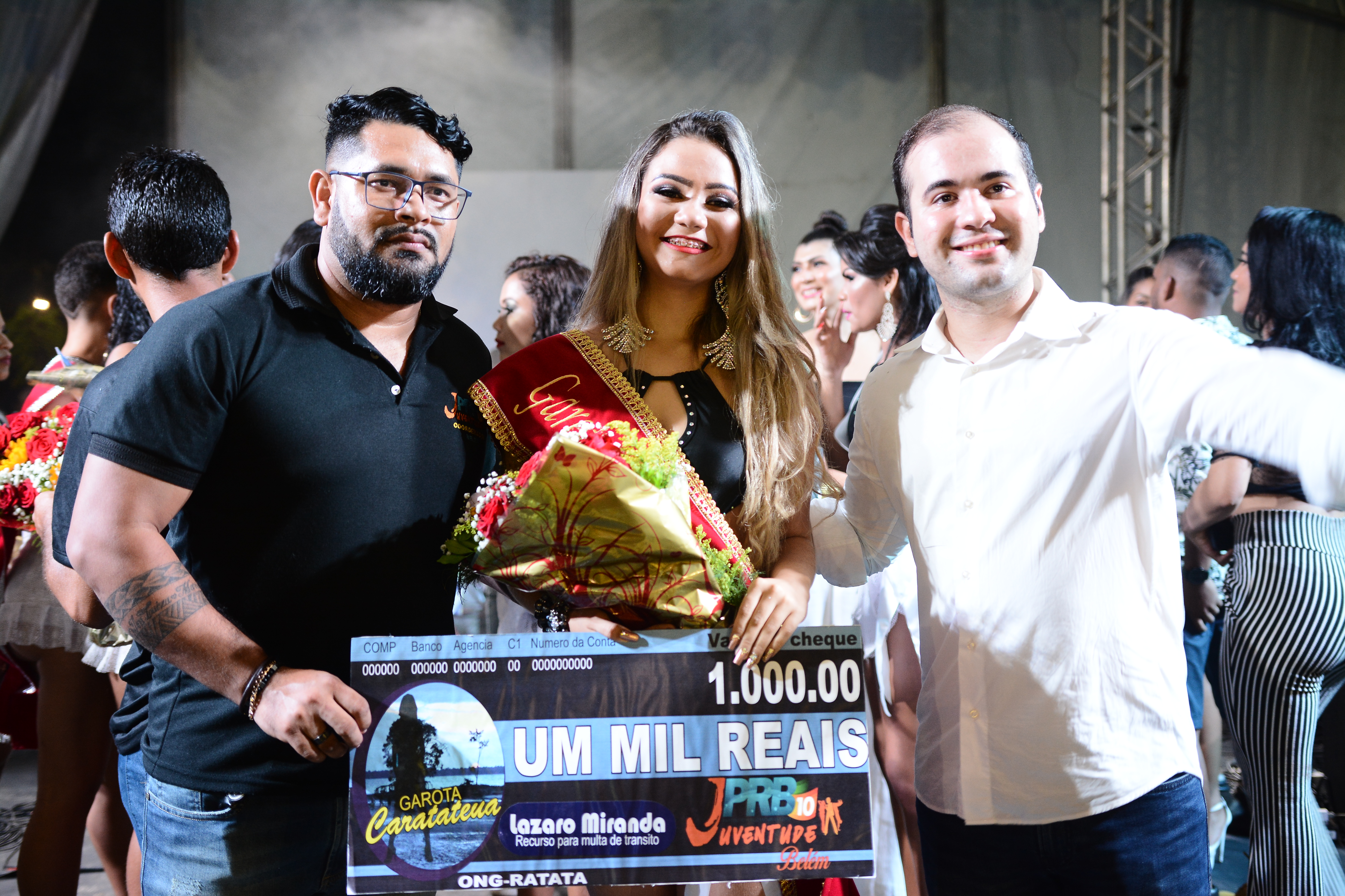 Shows musicais, bolo e desfile encerram os festejos do aniversário de Outeiro