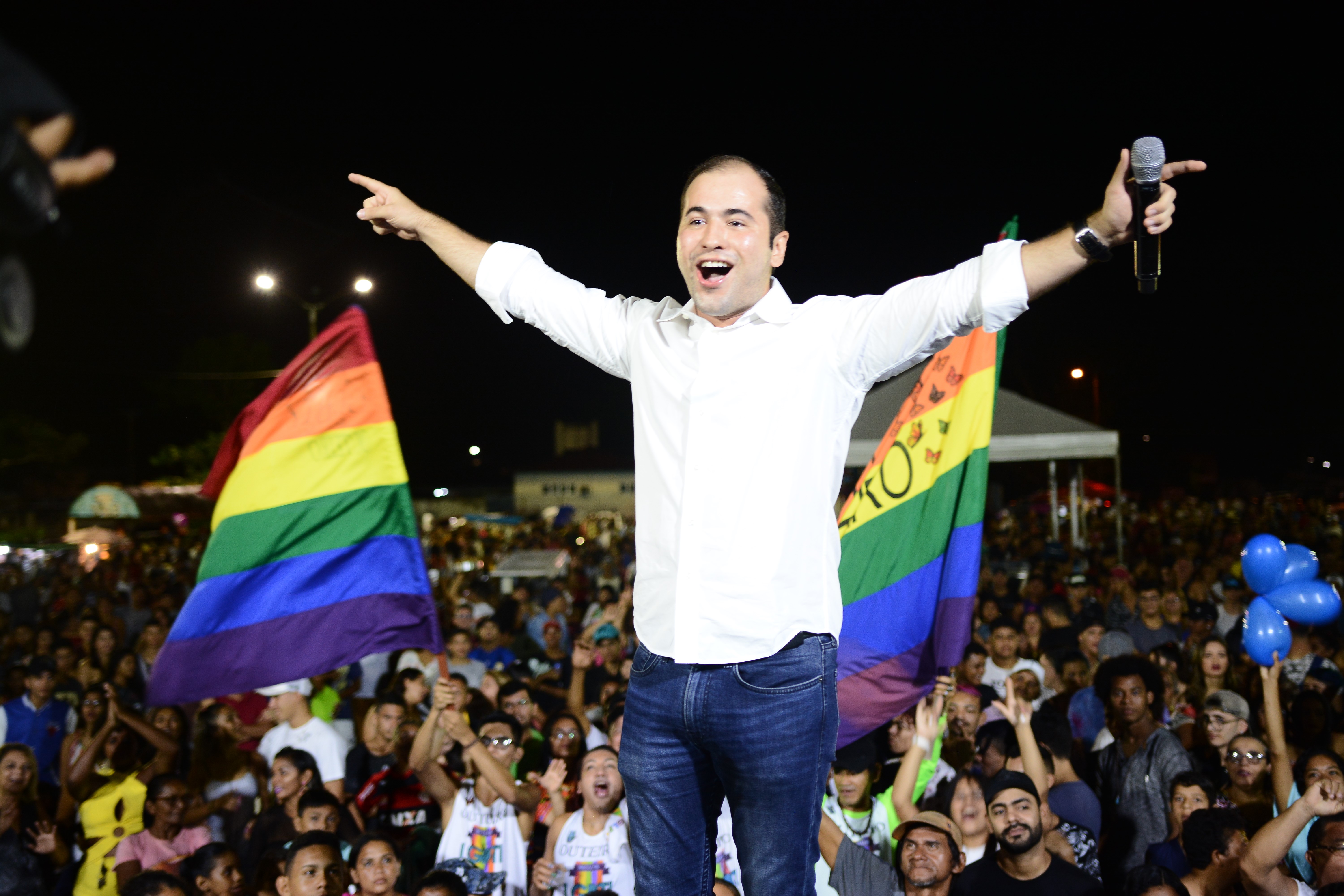 Shows musicais, bolo e desfile encerram os festejos do aniversário de Outeiro