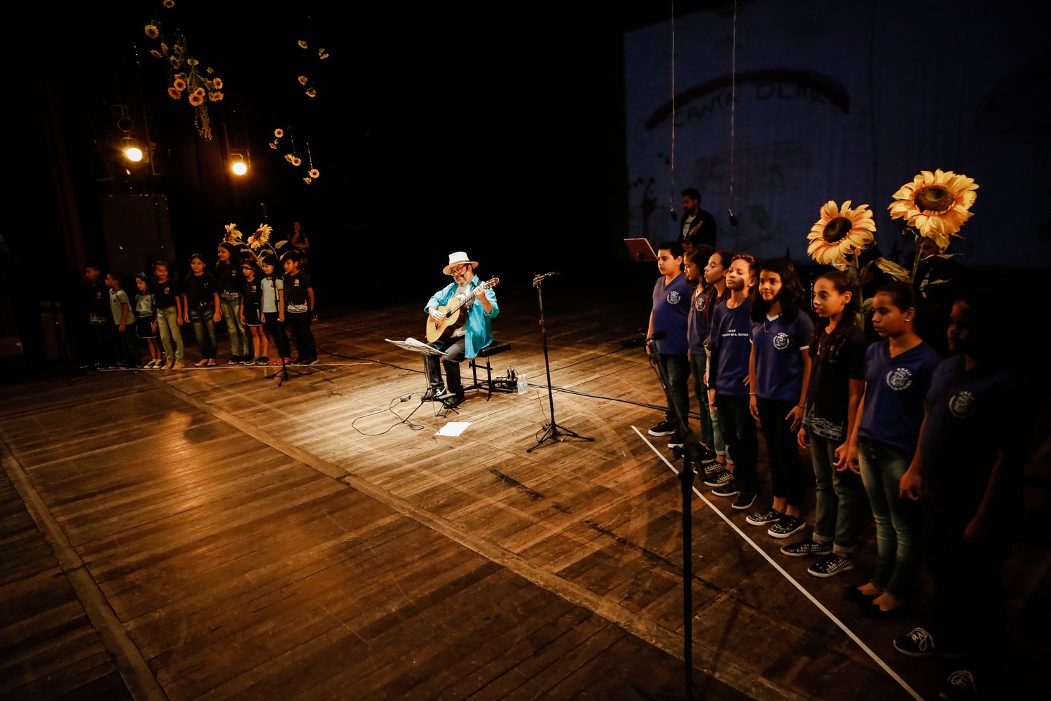 Alunos da rede municipal lançam o segundo CD e DVD do projeto “Cantar-o-Lar” no Theatro da Paz