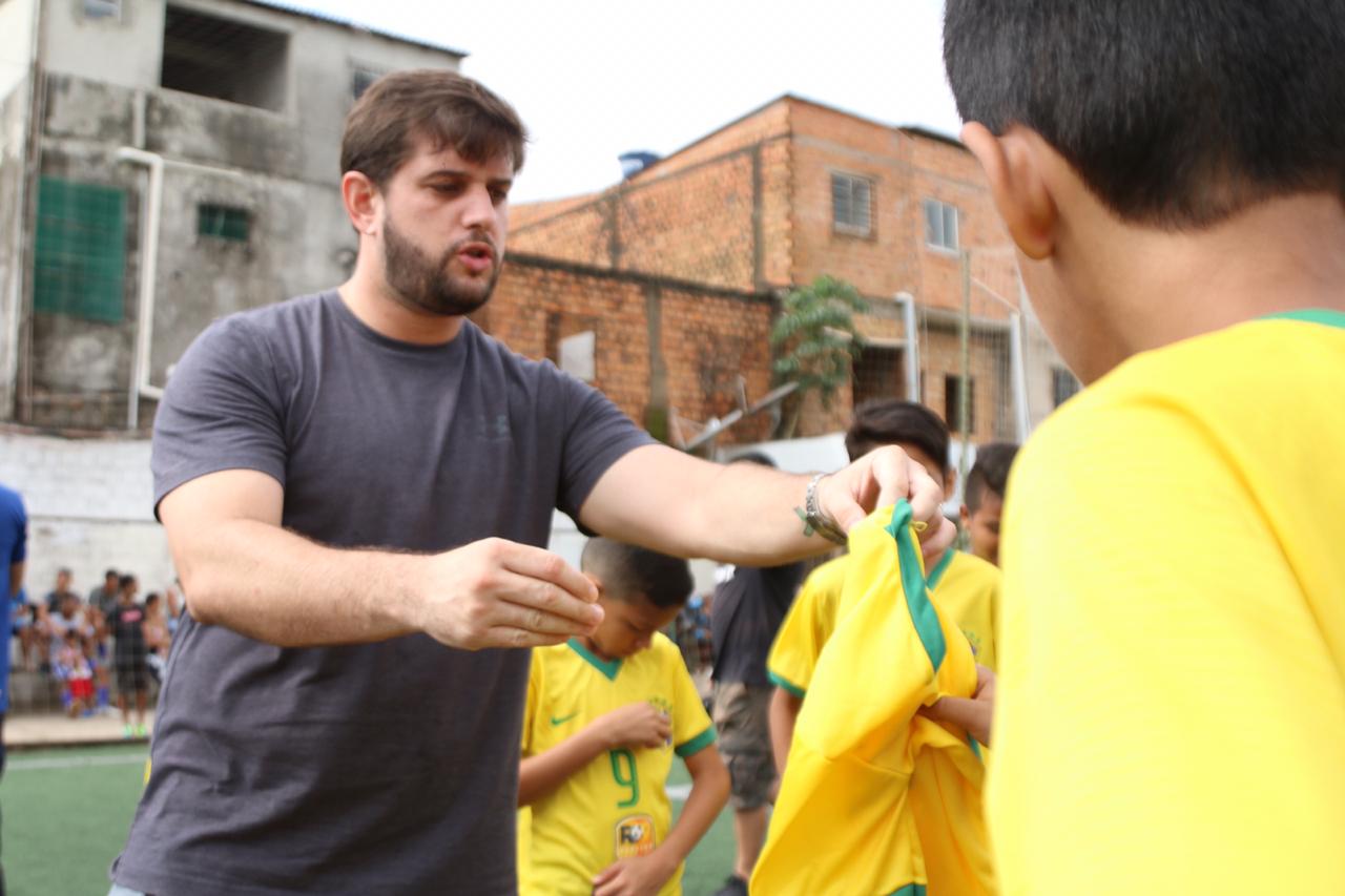 Parceria entre Prefeitura e R9 Academy transforma a vida de 300 crianças por meio do esporte 