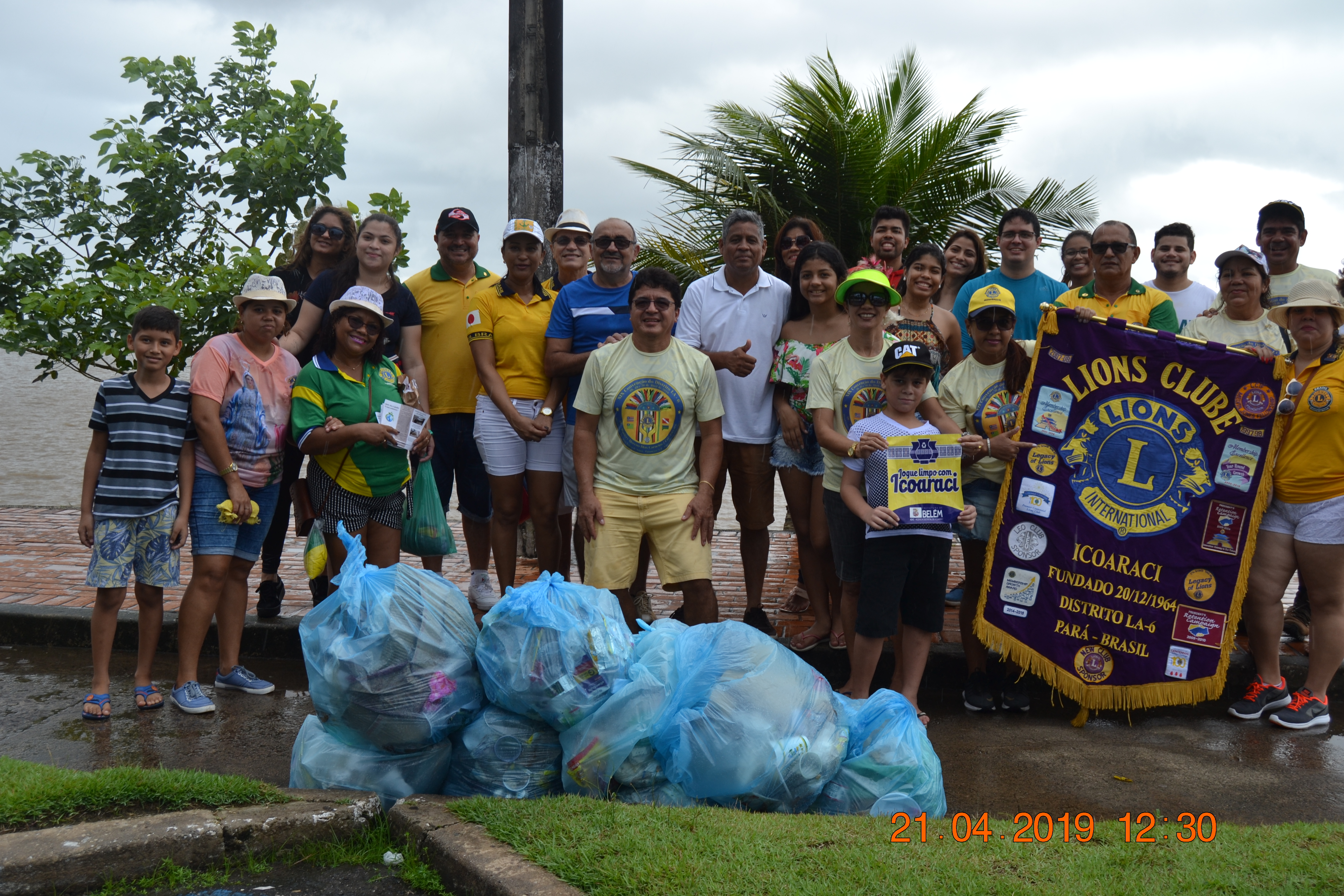 Prefeitura e voluntários promovem Páscoa limpa na orla de Icoaraci