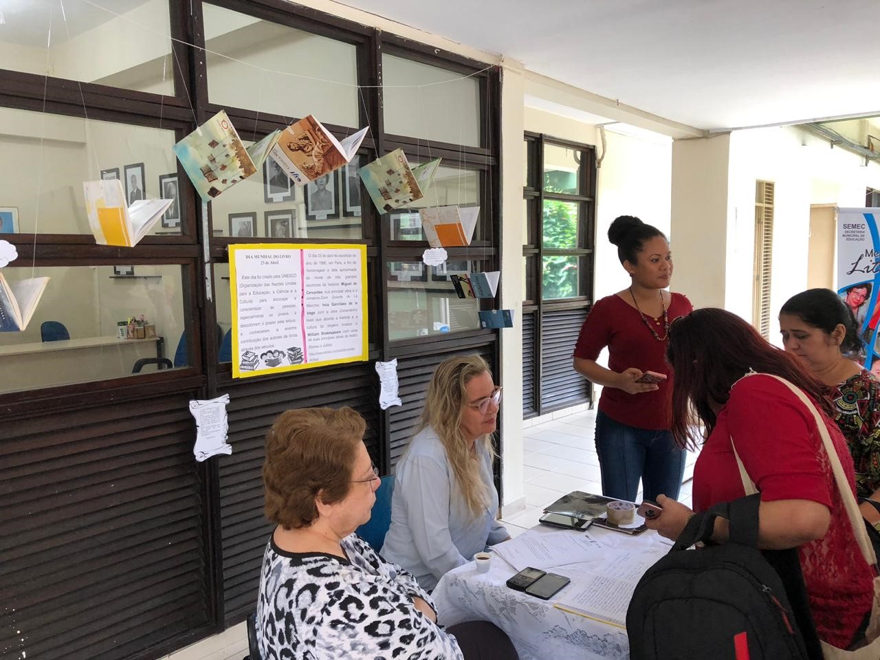 Semec realiza ações de incentivo à leitura para alunos e servidores