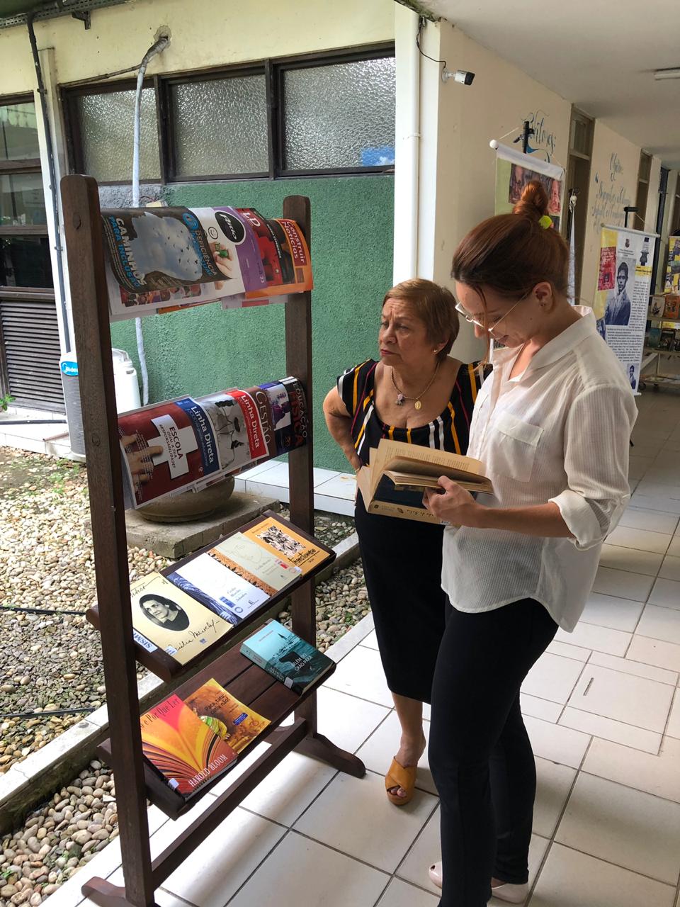 Semec realiza ações de incentivo à leitura para alunos e servidores