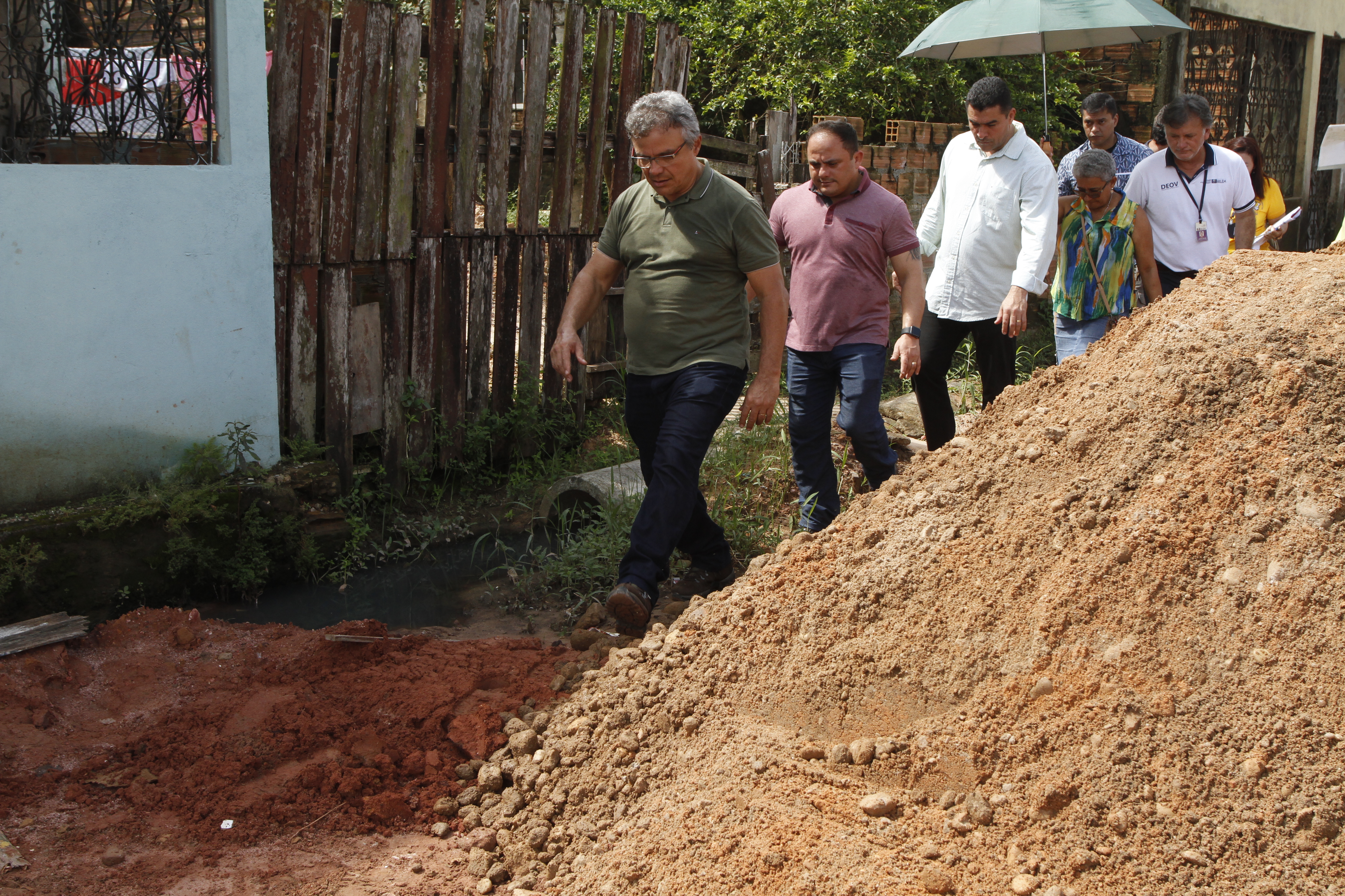 Prefeitura leva obra de pavimentação asfáltica aos moradores do Tapanã 