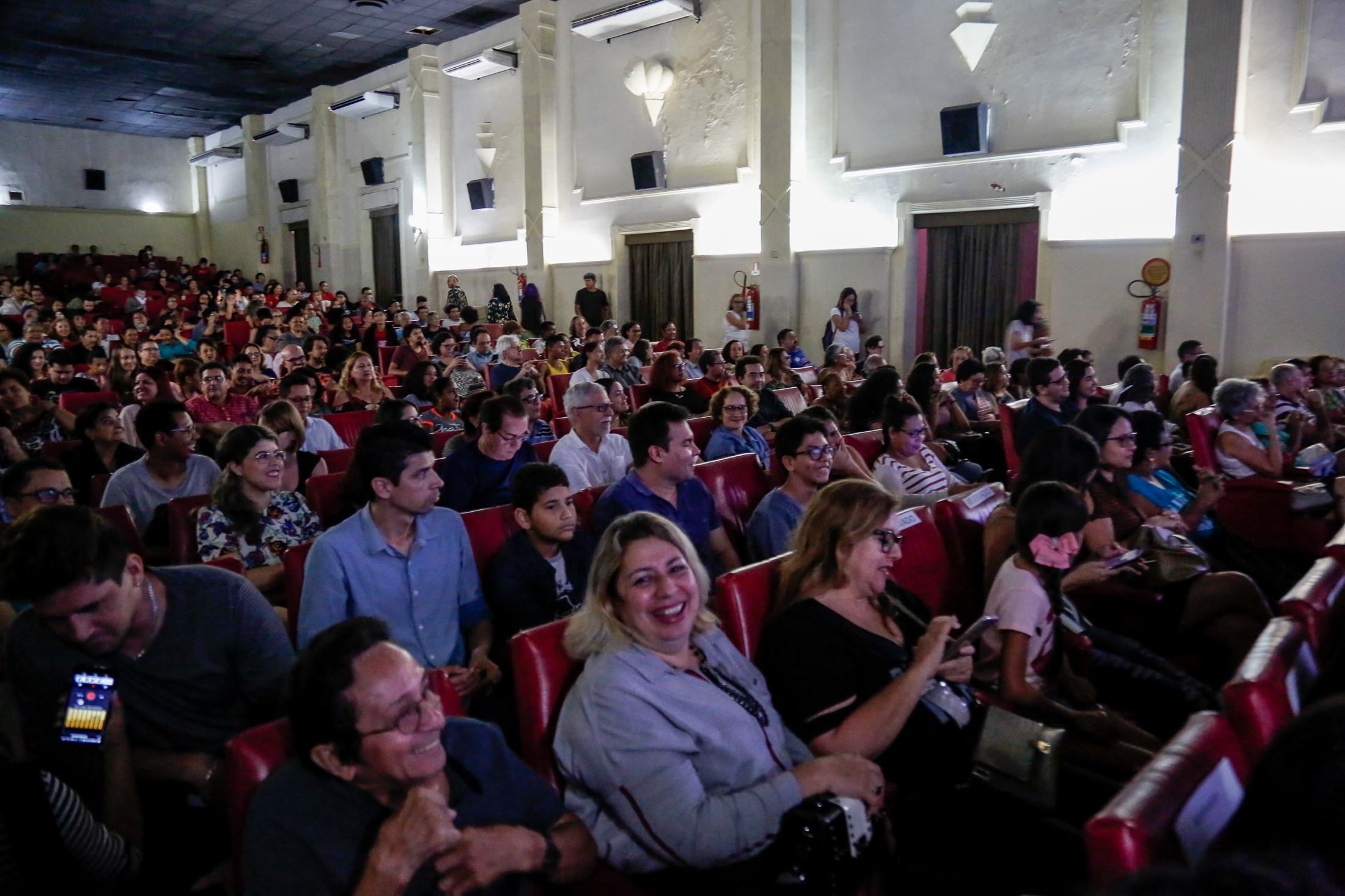 Aniversário do Cine Olympia é celebrado com alegria pelos frequentadores