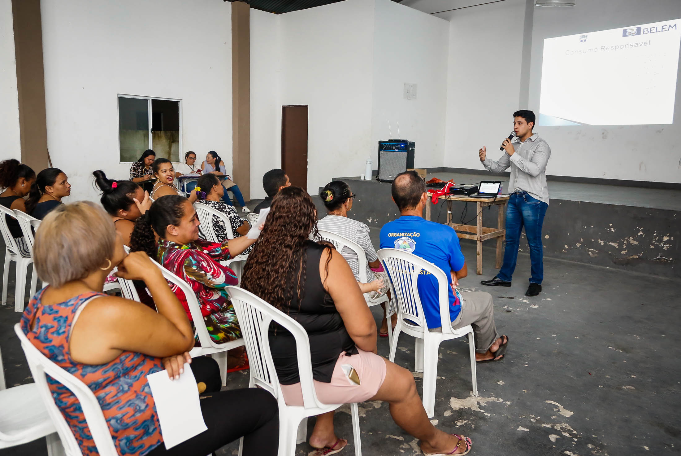 Prefeitura leva palestras sobre educação financeira para os moradores do residencial Viver Maracá