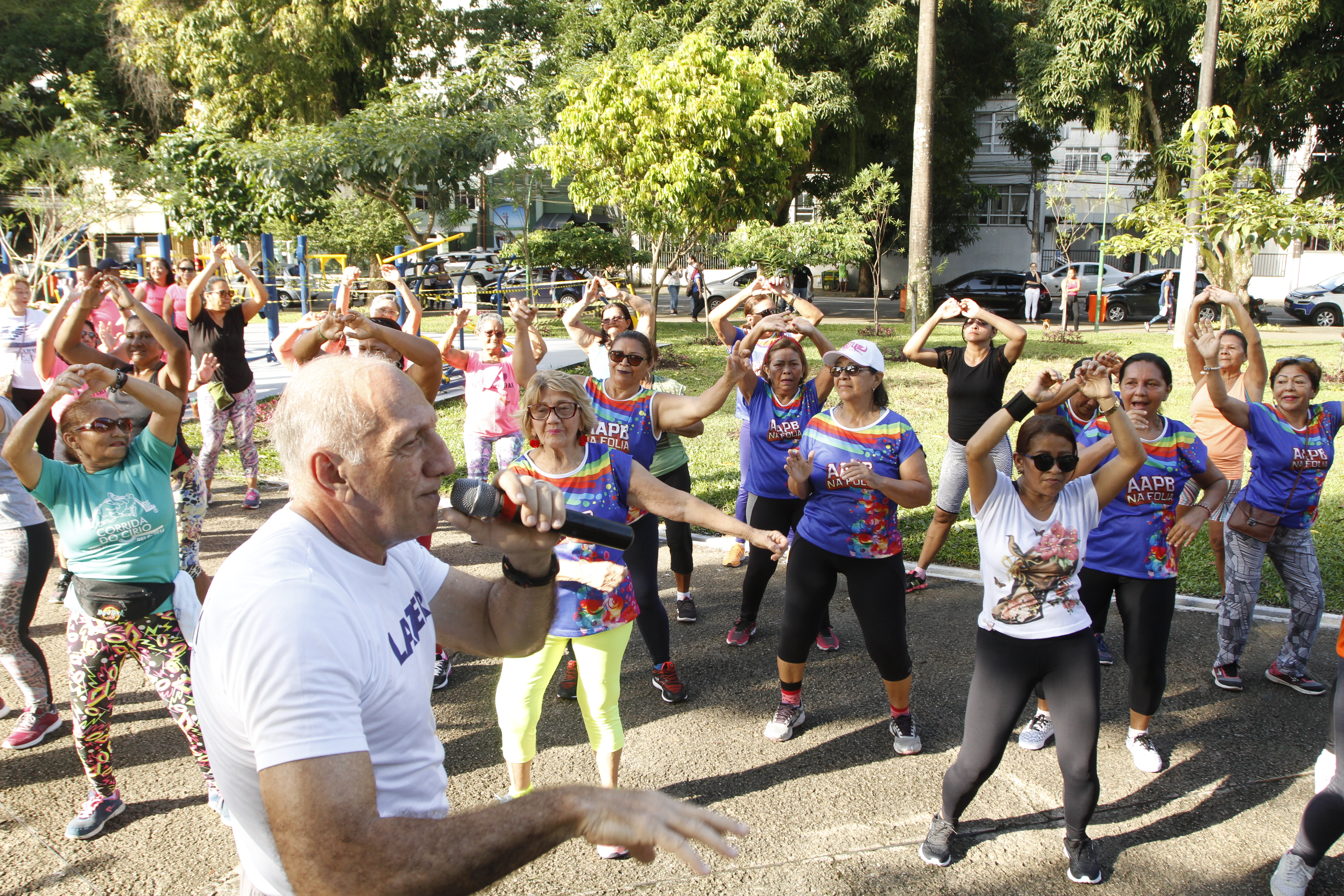 Academia ao Ar Livre é reinaugurada na praça Brasil