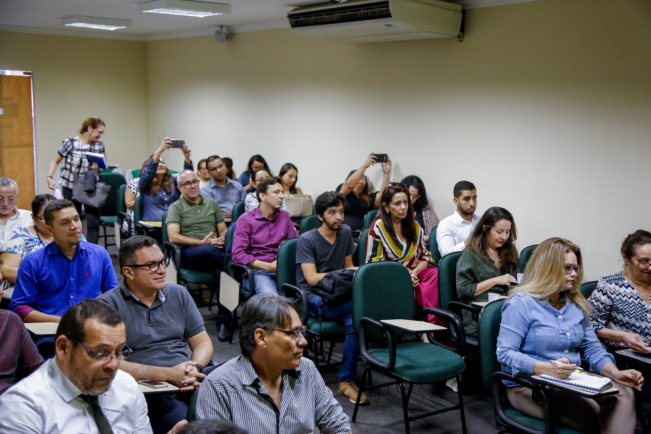 Membros do Conselho Municipal de Desenvolvimento Urbano participam de mesas de debate