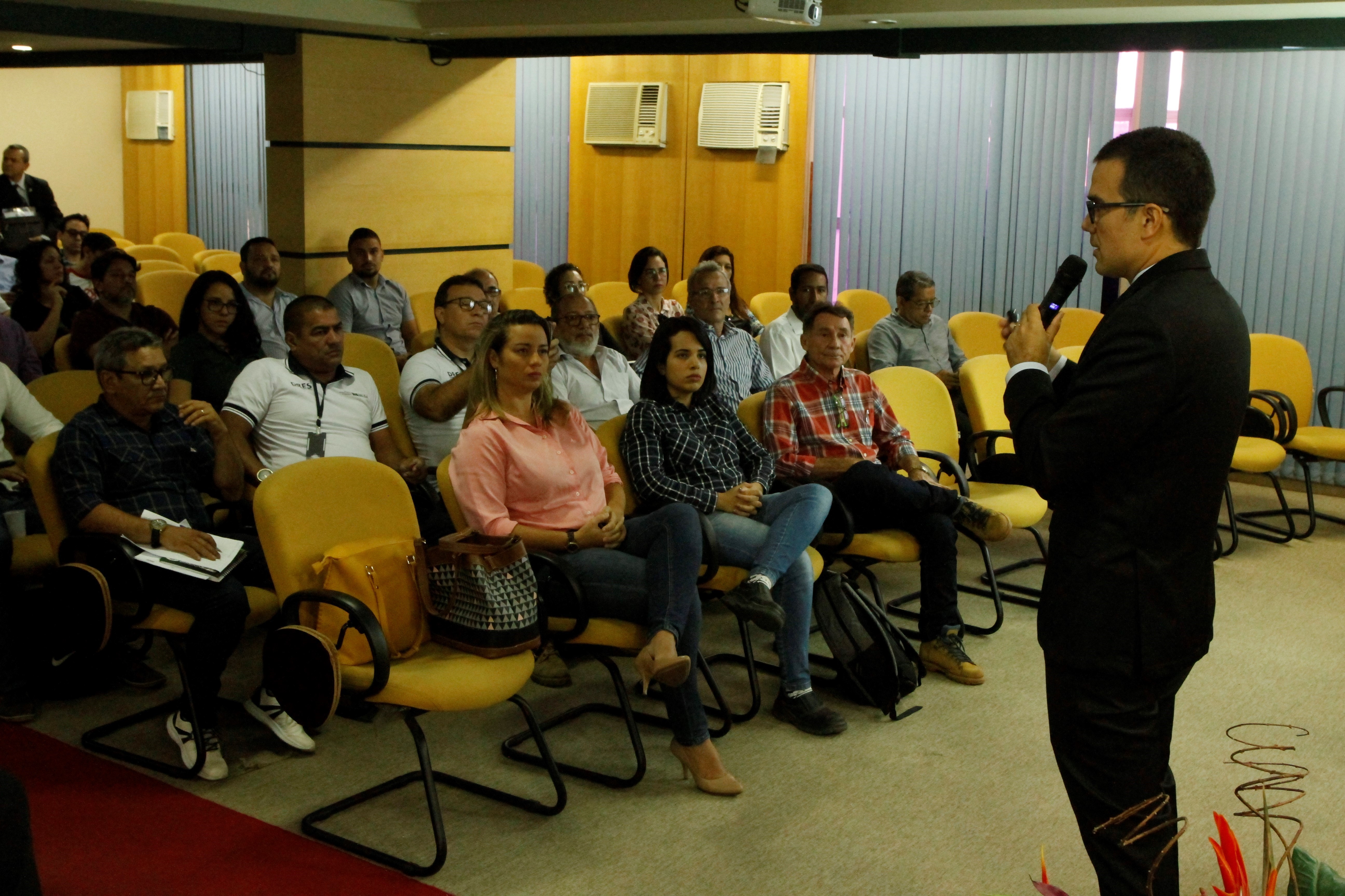Gestão de resíduos sólidos na capital é discutida com empresários em Belém 