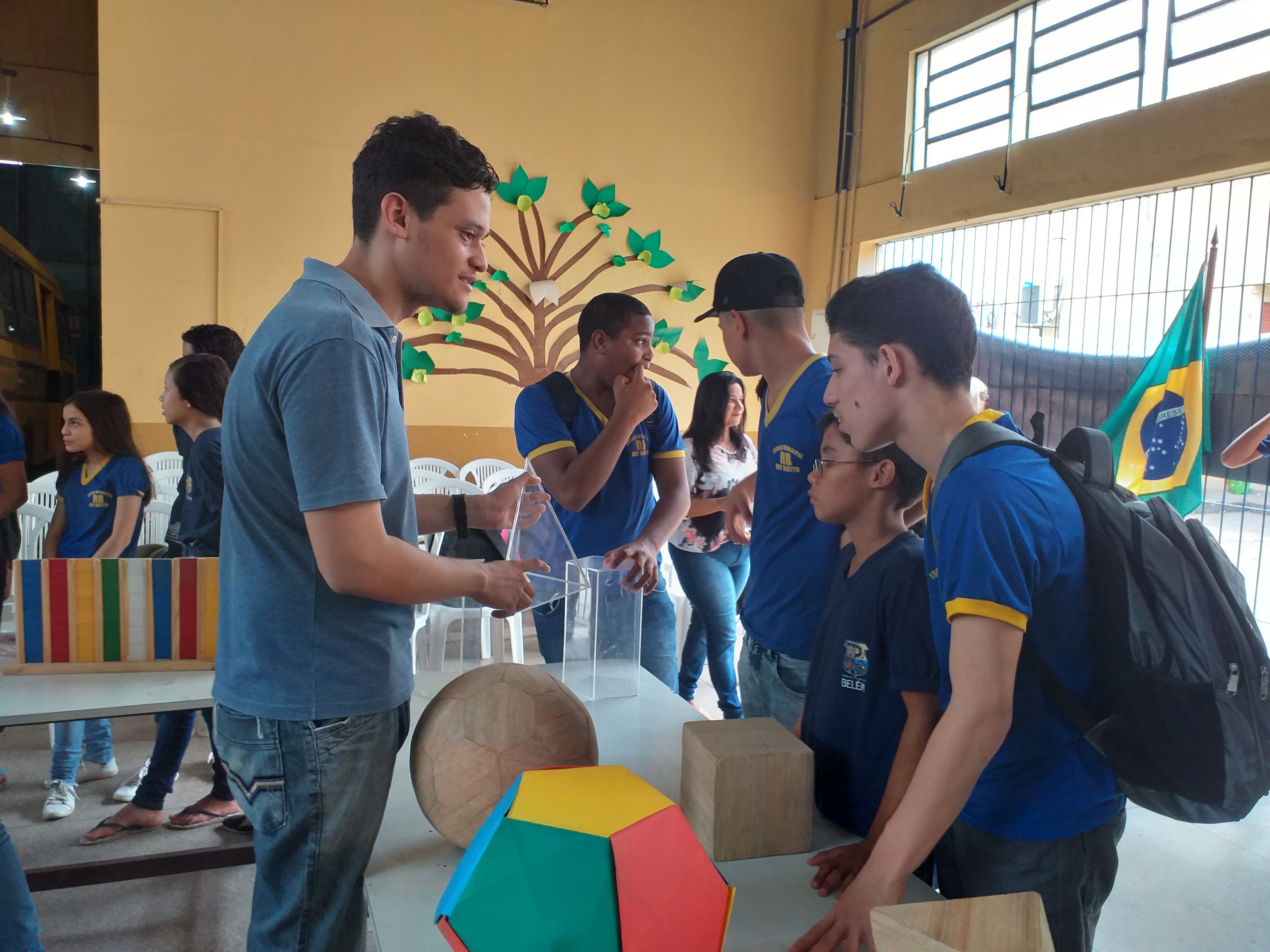 Jogos matemáticos estimulam alunos da escola Ruy da Silveira Brito