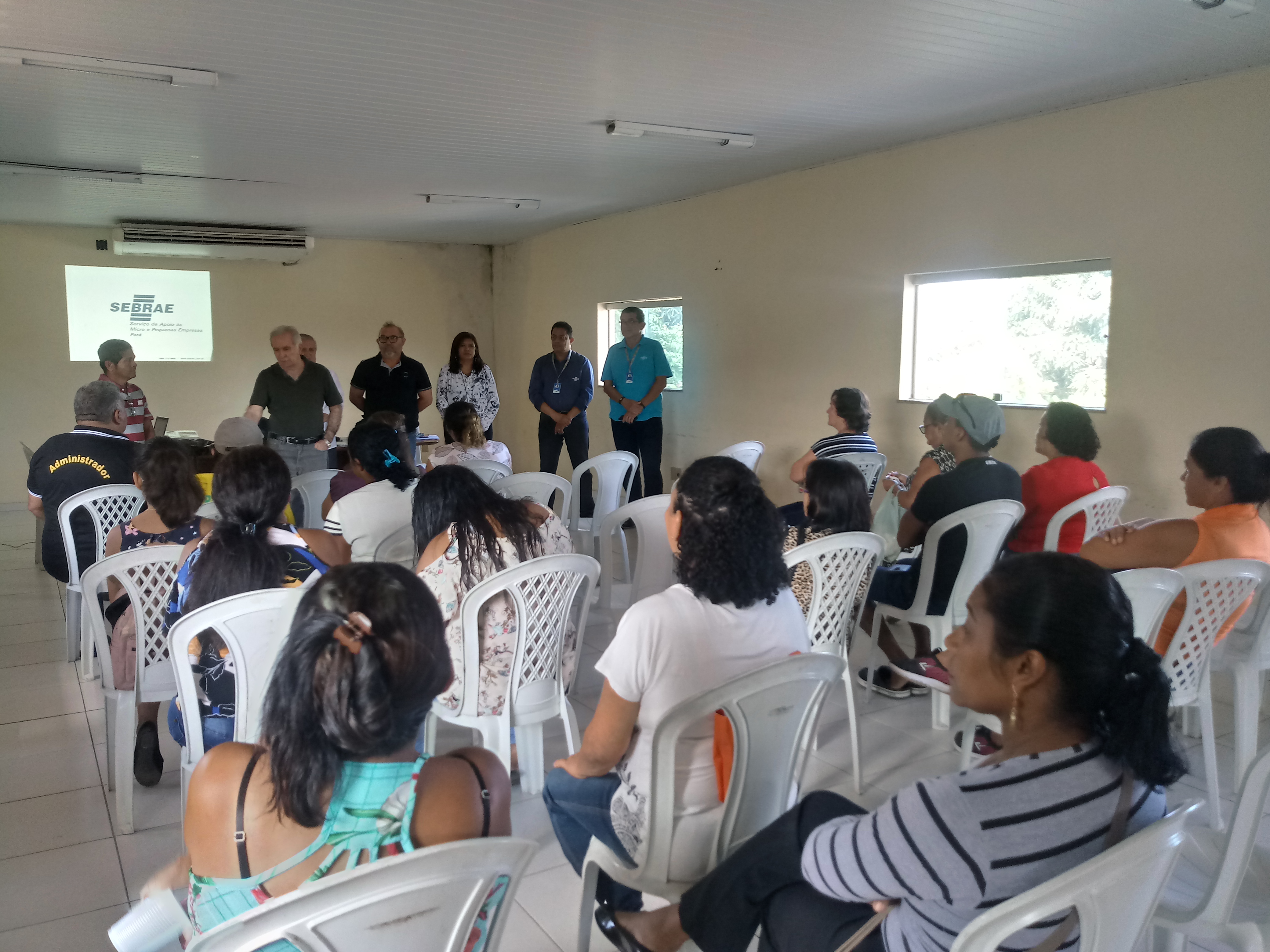Moradores de Mosqueiro recebem capacitação profissional sobre empreendedorismo nas feiras 