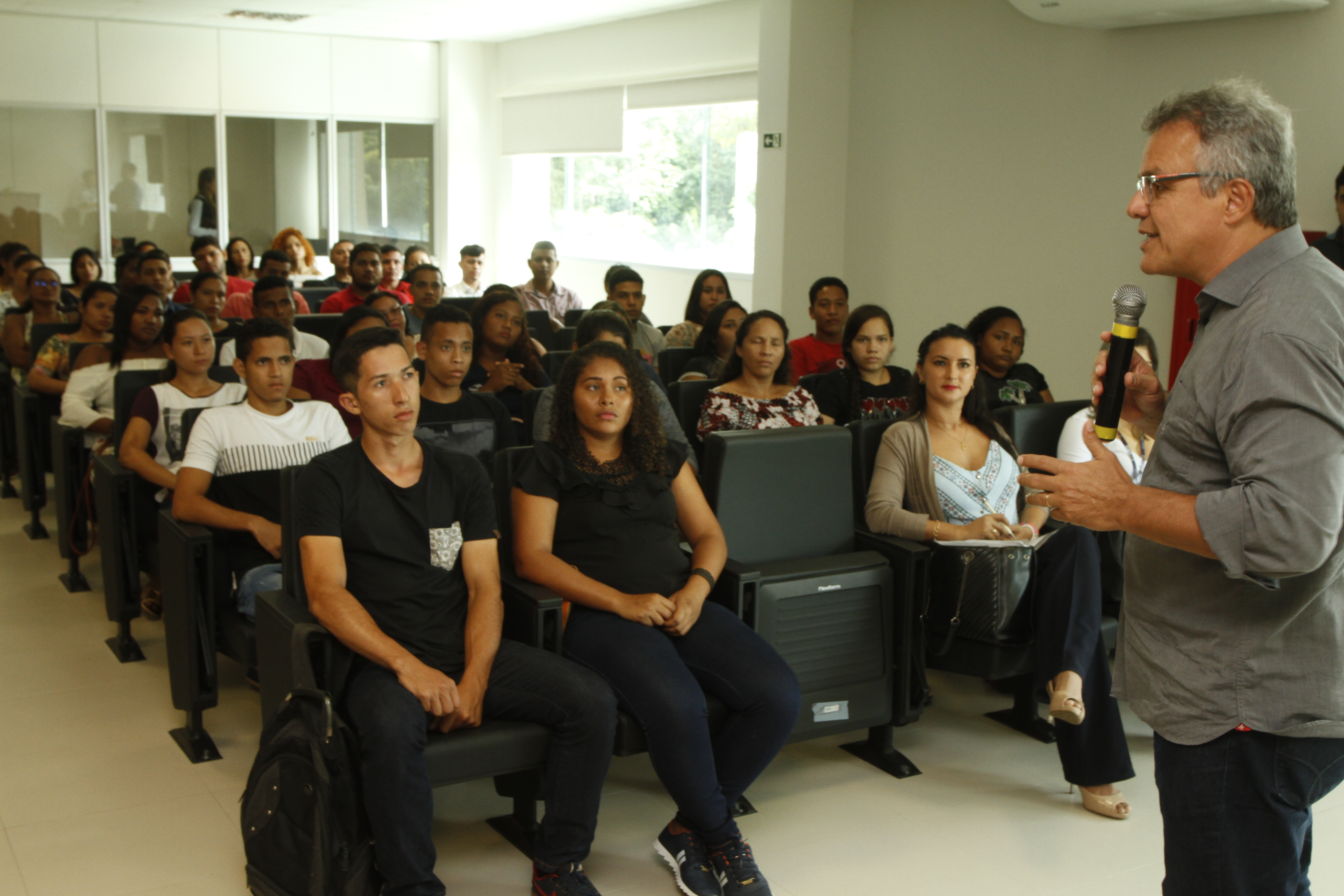 Jovens das ilhas de Belém ganham oportunidade para o primeiro emprego 