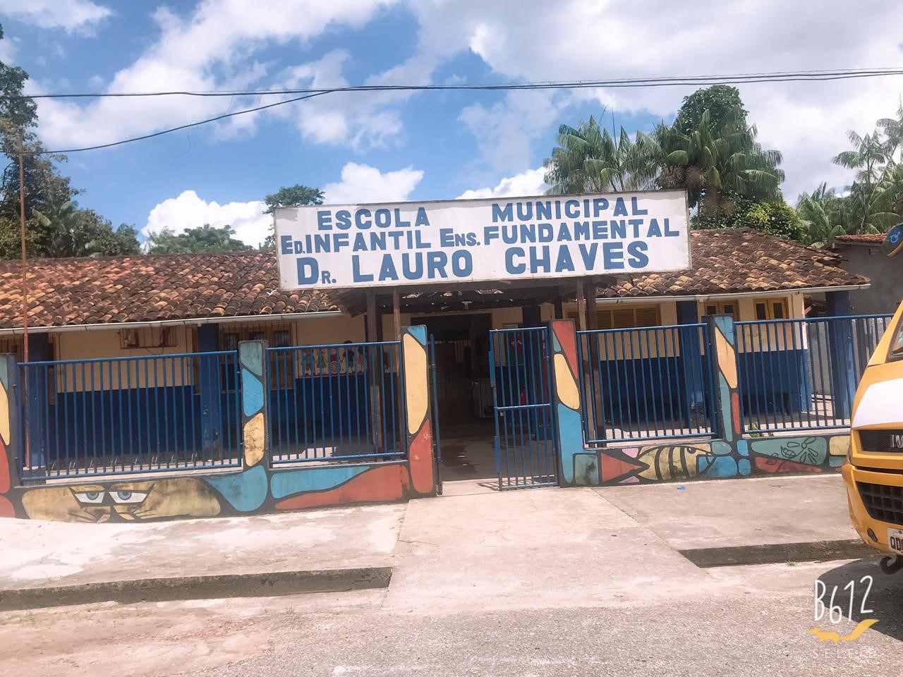 Festa e homenagens celebram os 50 anos da escola Dr. Lauro Chaves