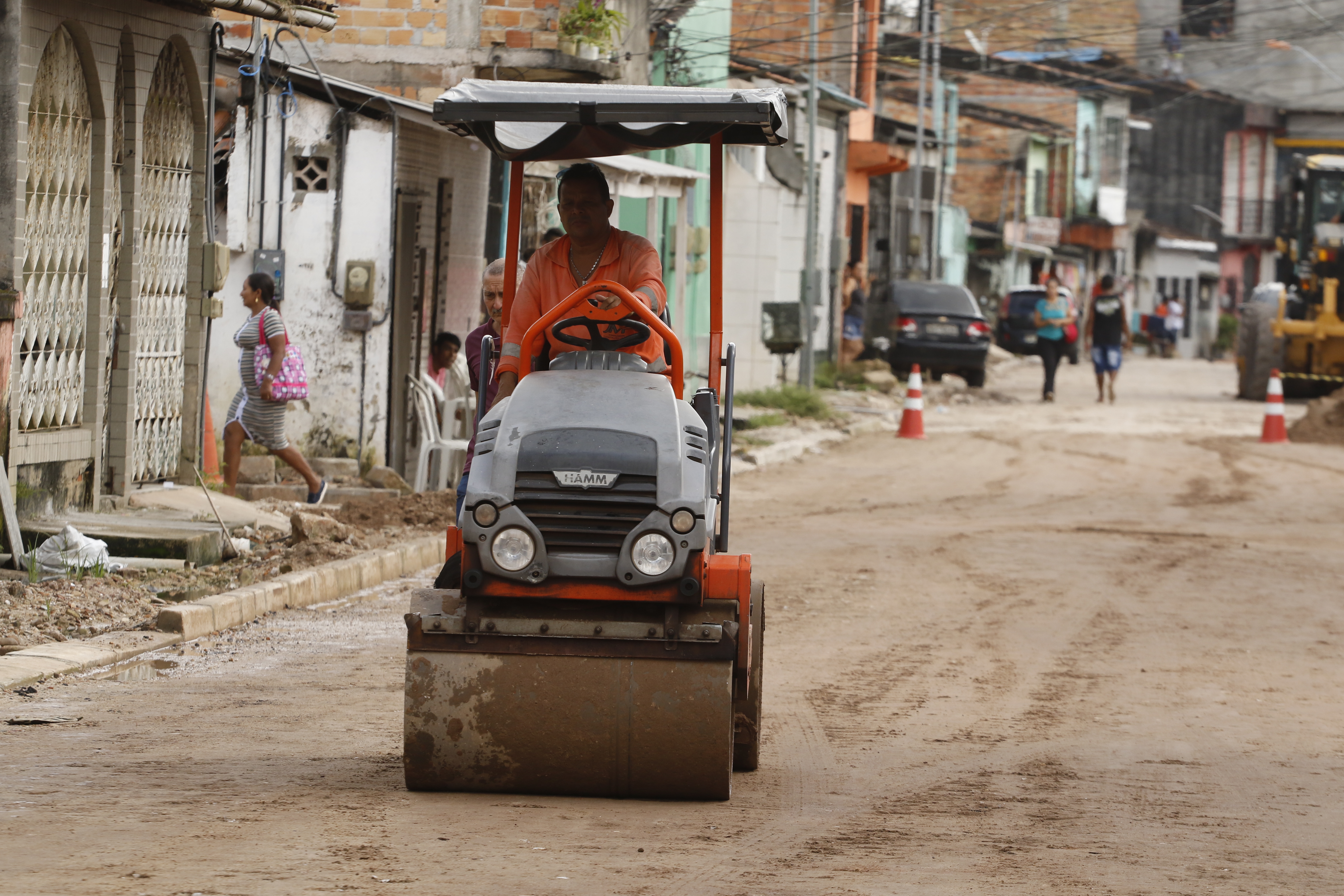 Prefeitura amplia ações de tapa-buracos e avança com obras de drenagem e pavimentação