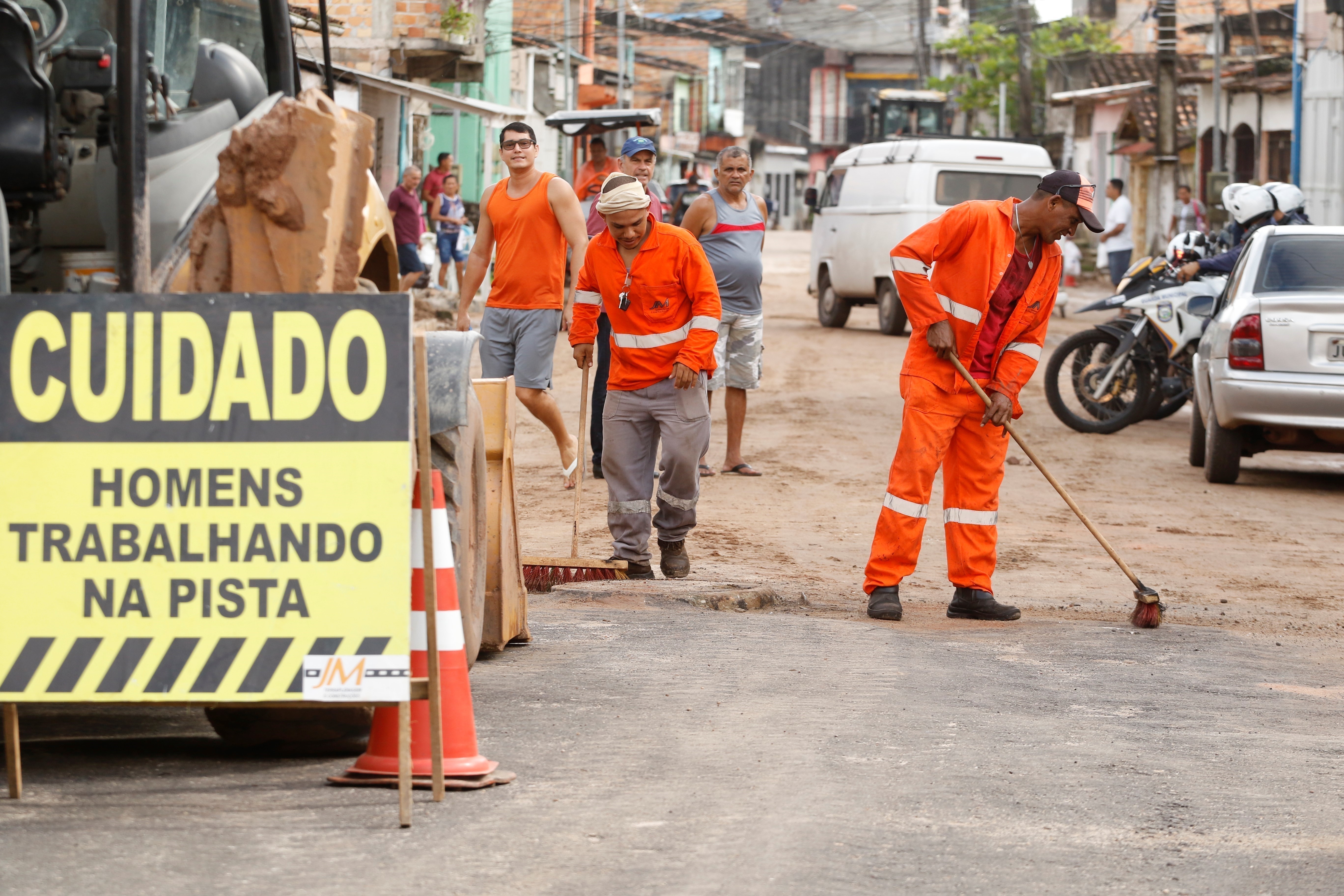 Prefeitura amplia ações de tapa-buracos e avança com obras de drenagem e pavimentação