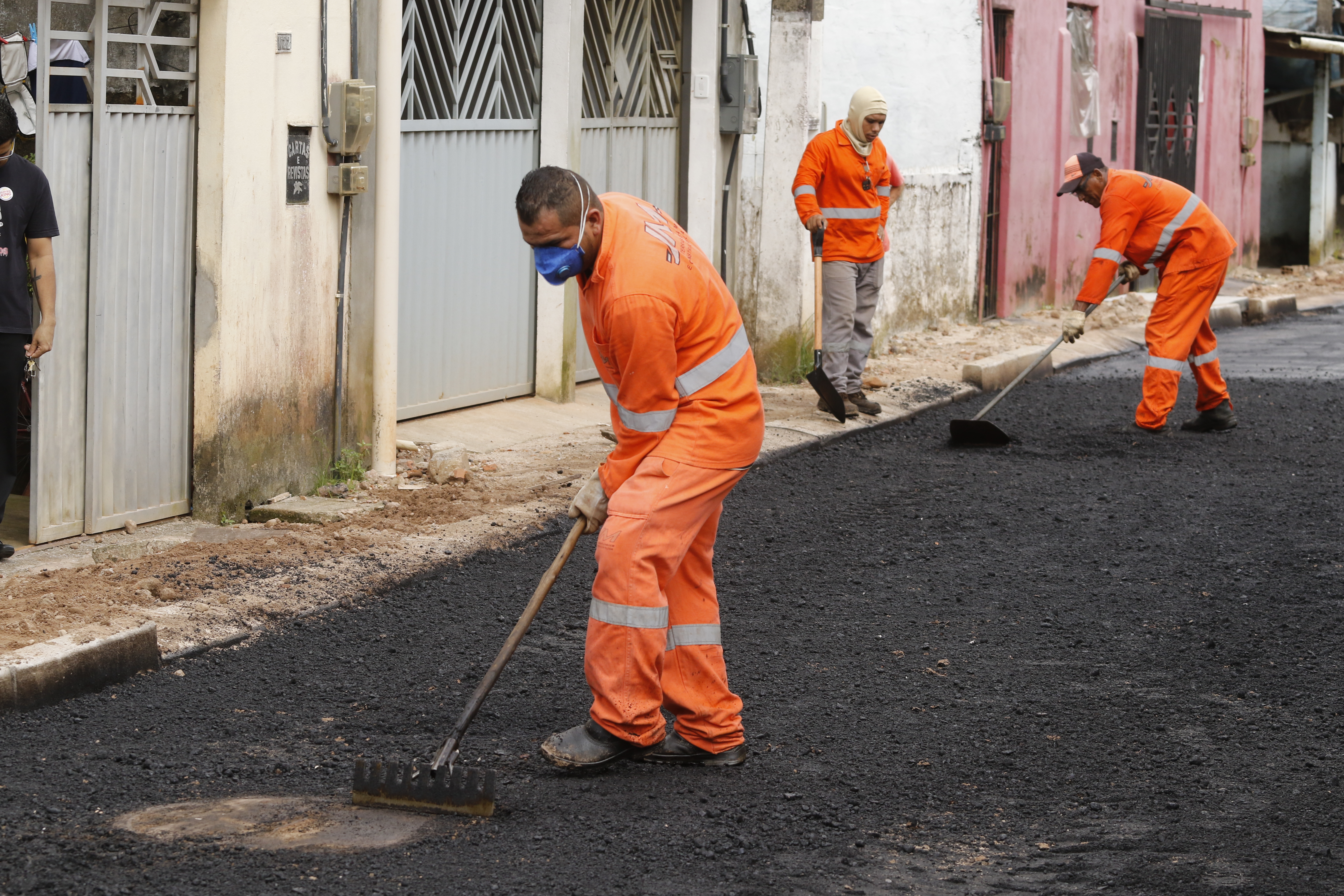 Prefeitura amplia ações de tapa-buracos e avança com obras de drenagem e pavimentação