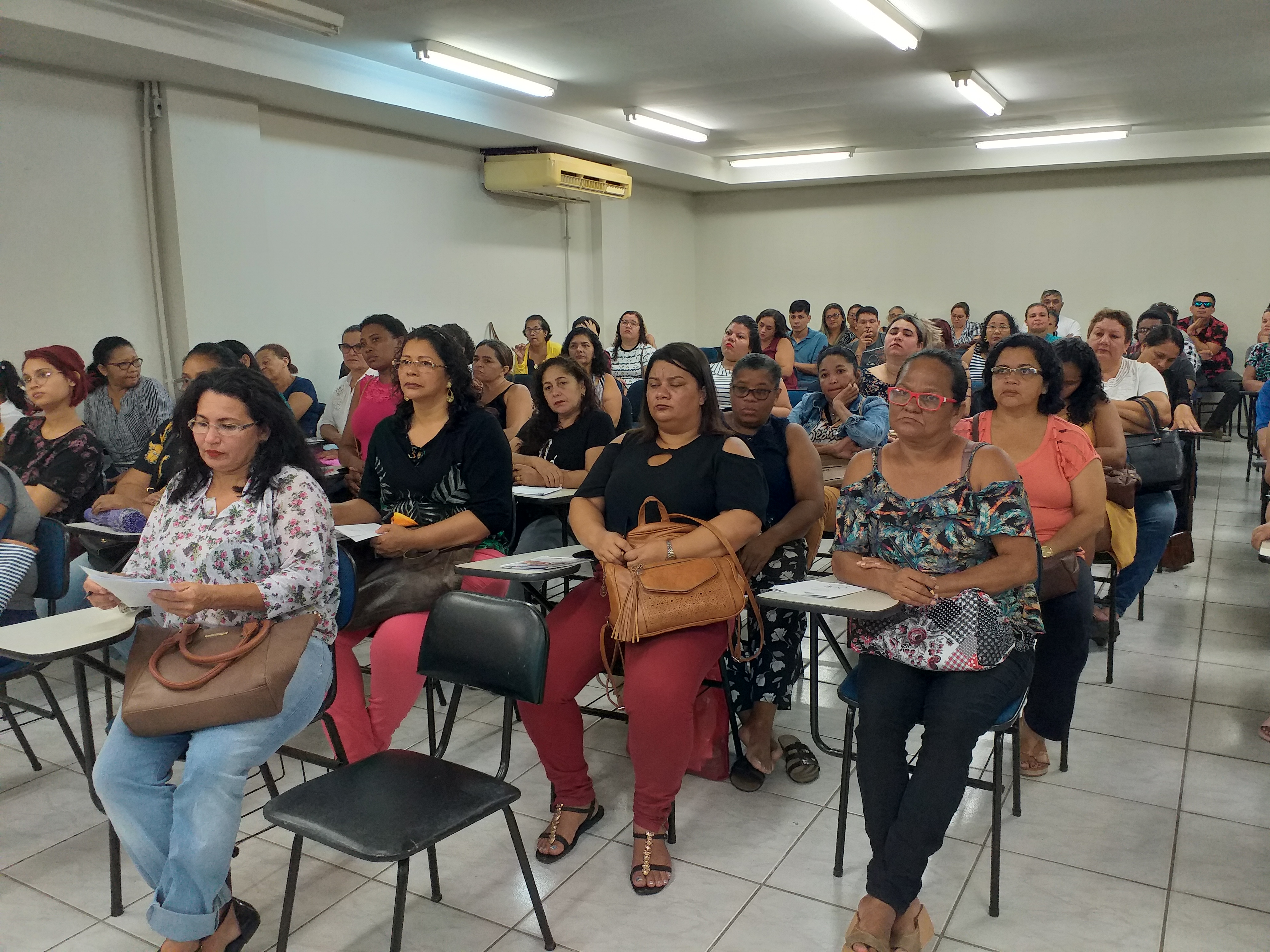 Cerca de 180 merendeiros participam de curso de manipuladores de alimentos