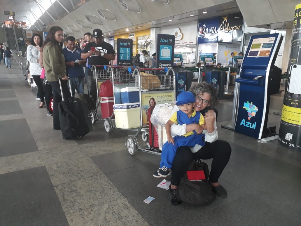 Alunos da rede municipal distribuem "Cartas Para a Paz" no Aeroporto Internacional de Belém