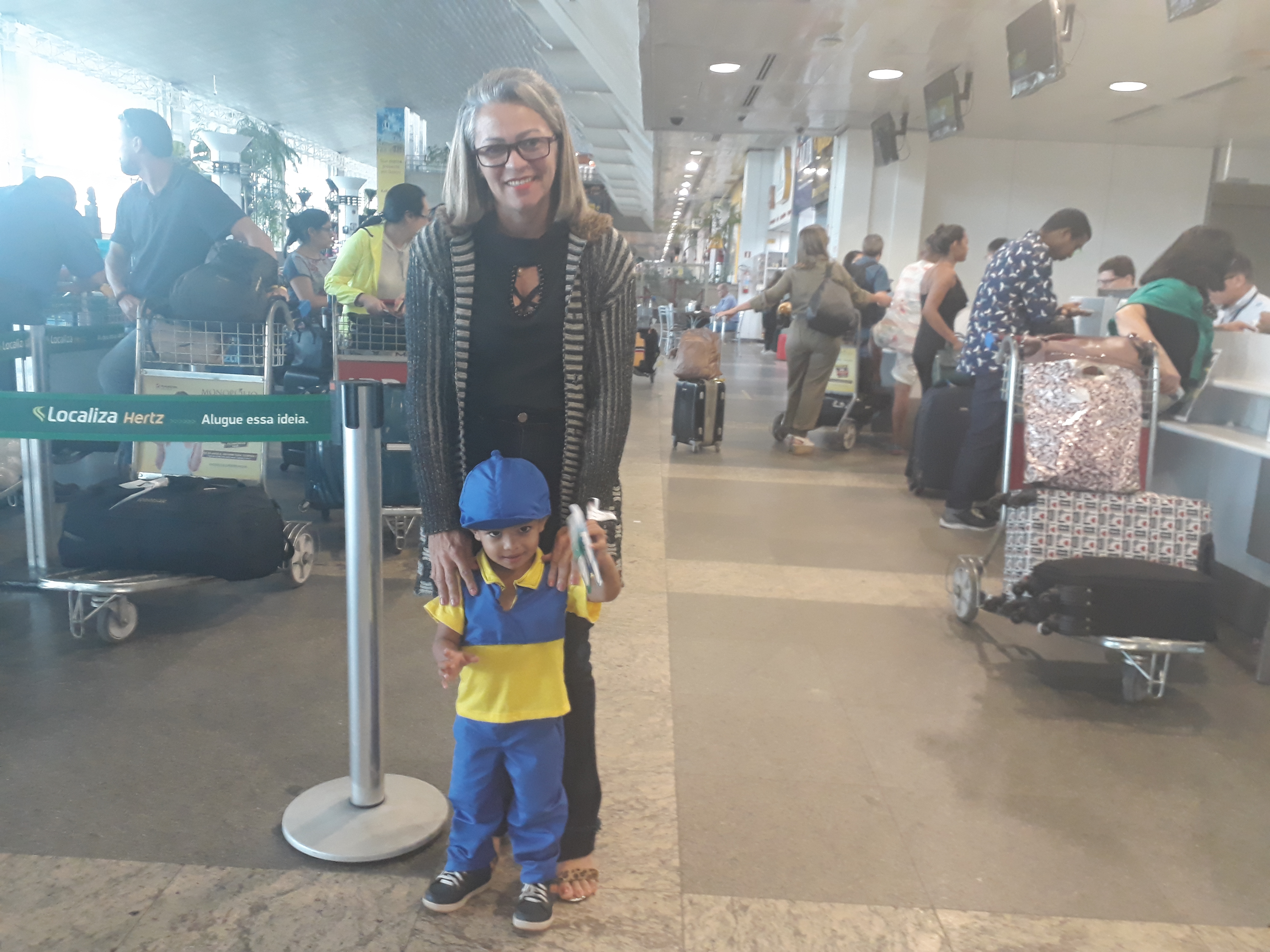 Alunos da rede municipal distribuem "Cartas Para a Paz" no Aeroporto Internacional de Belém