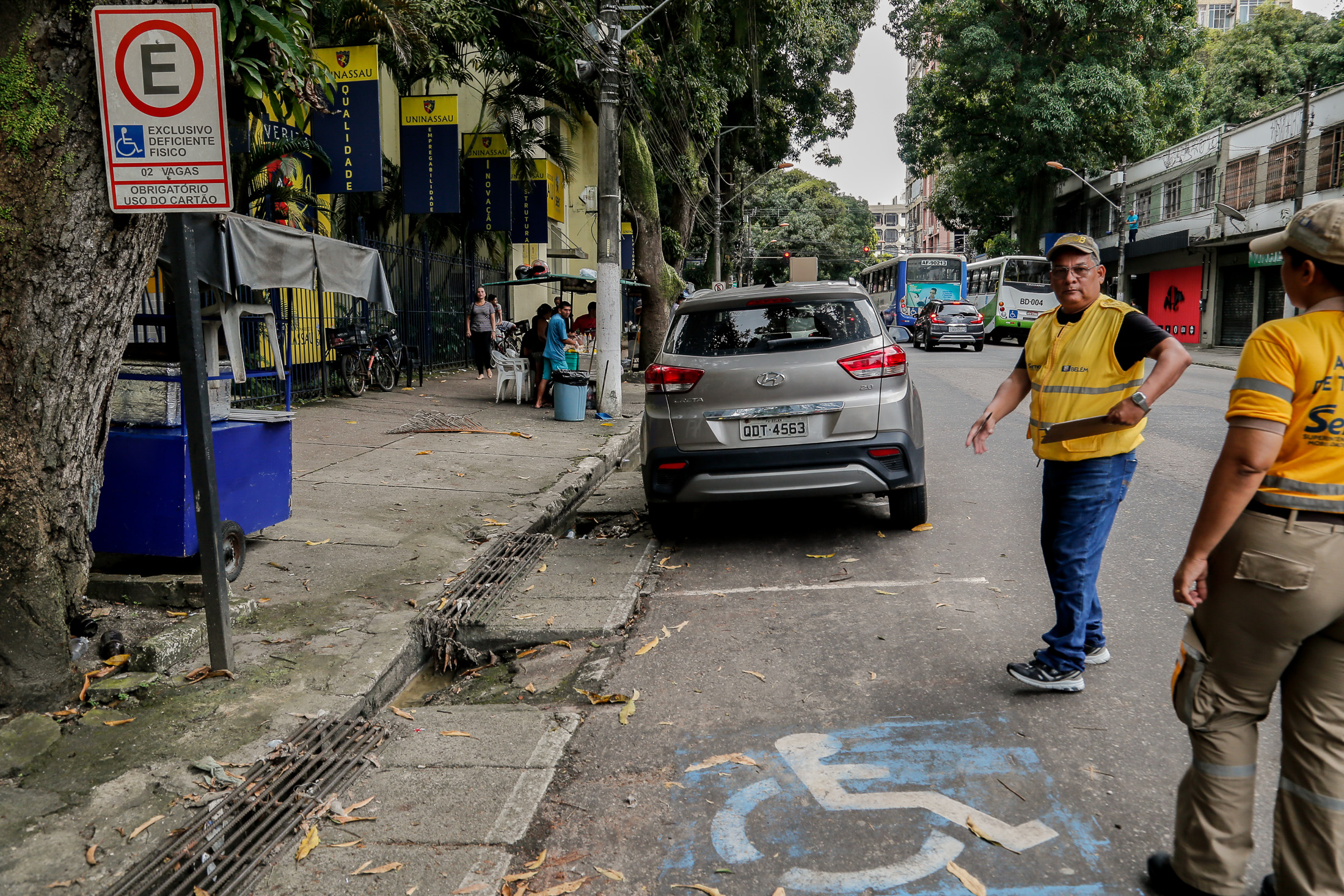 Ação educativa combate infrações de trânsito em vias de grande movimento na capital