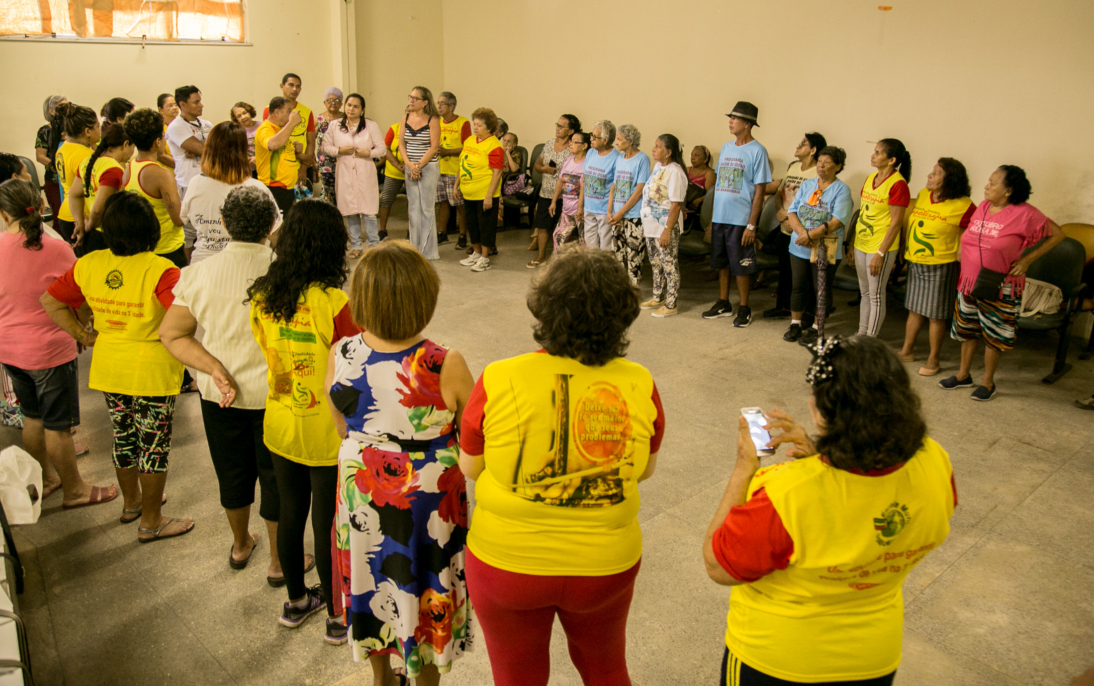 Unidade de saúde utiliza terapia alternativa em atividade com idosos