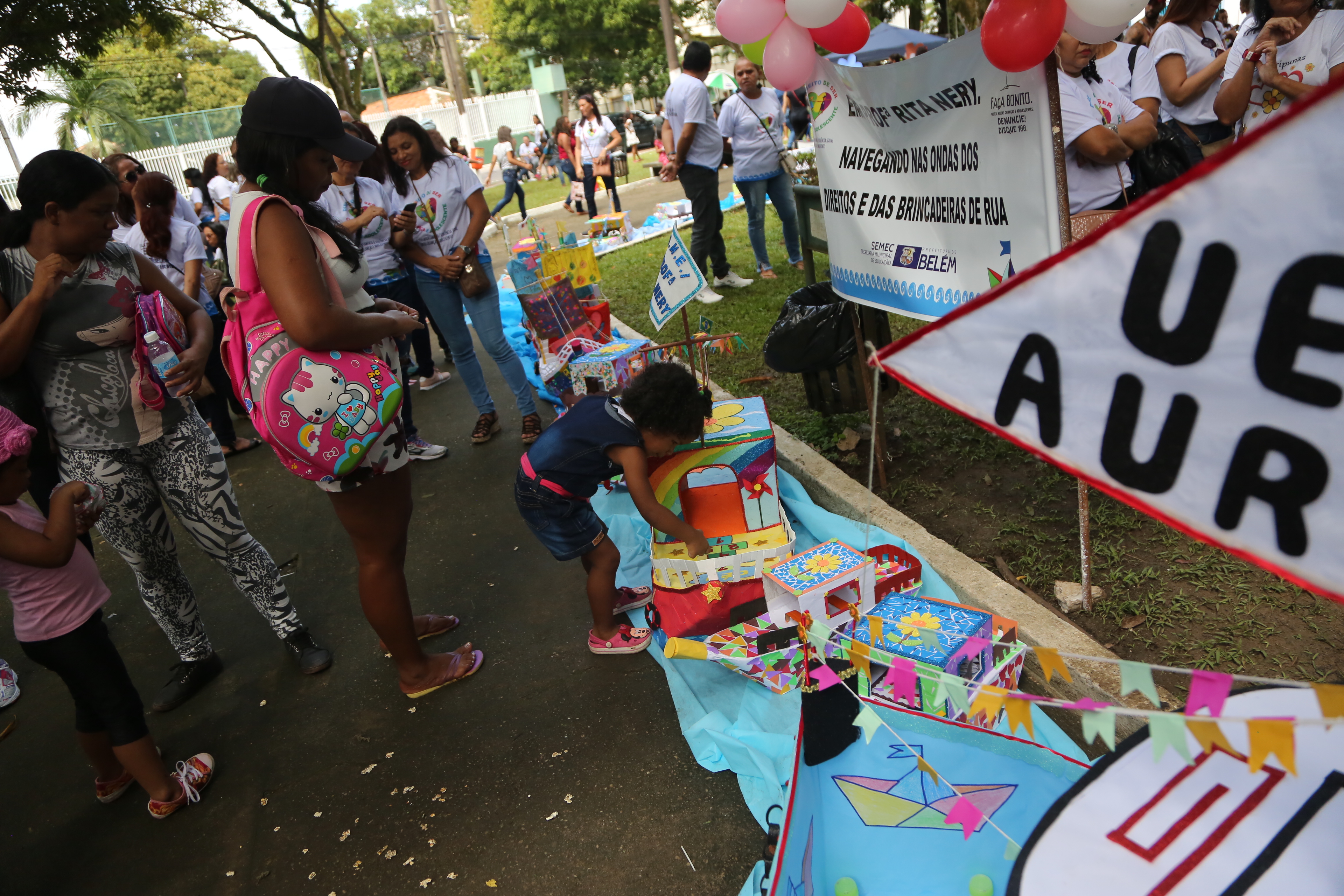 Crianças de escolas de Belém vão à praça da Bandeira declarar seus direitos