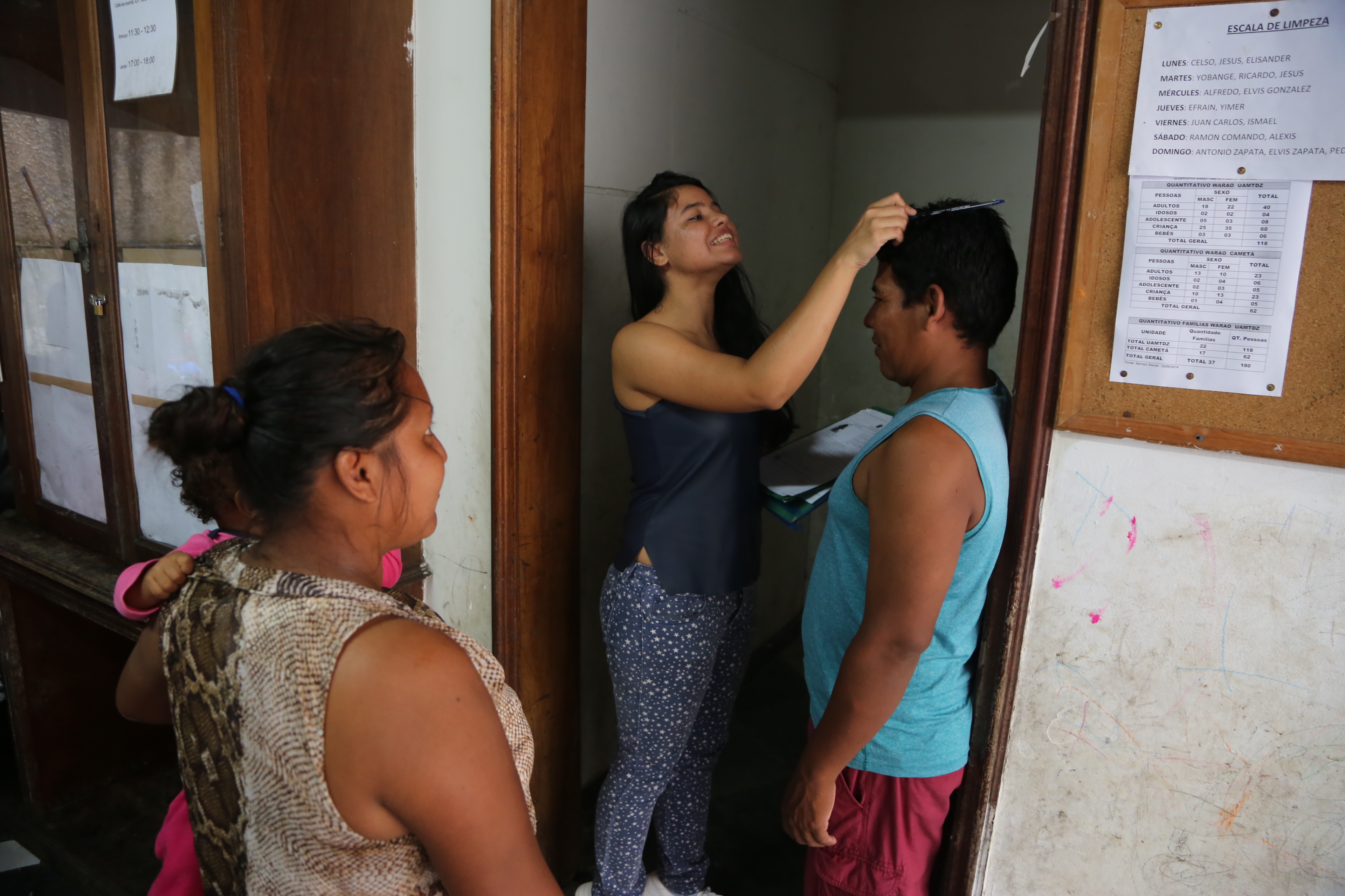 Prefeitura recebe doação de kits para migrantes venezuelanos
