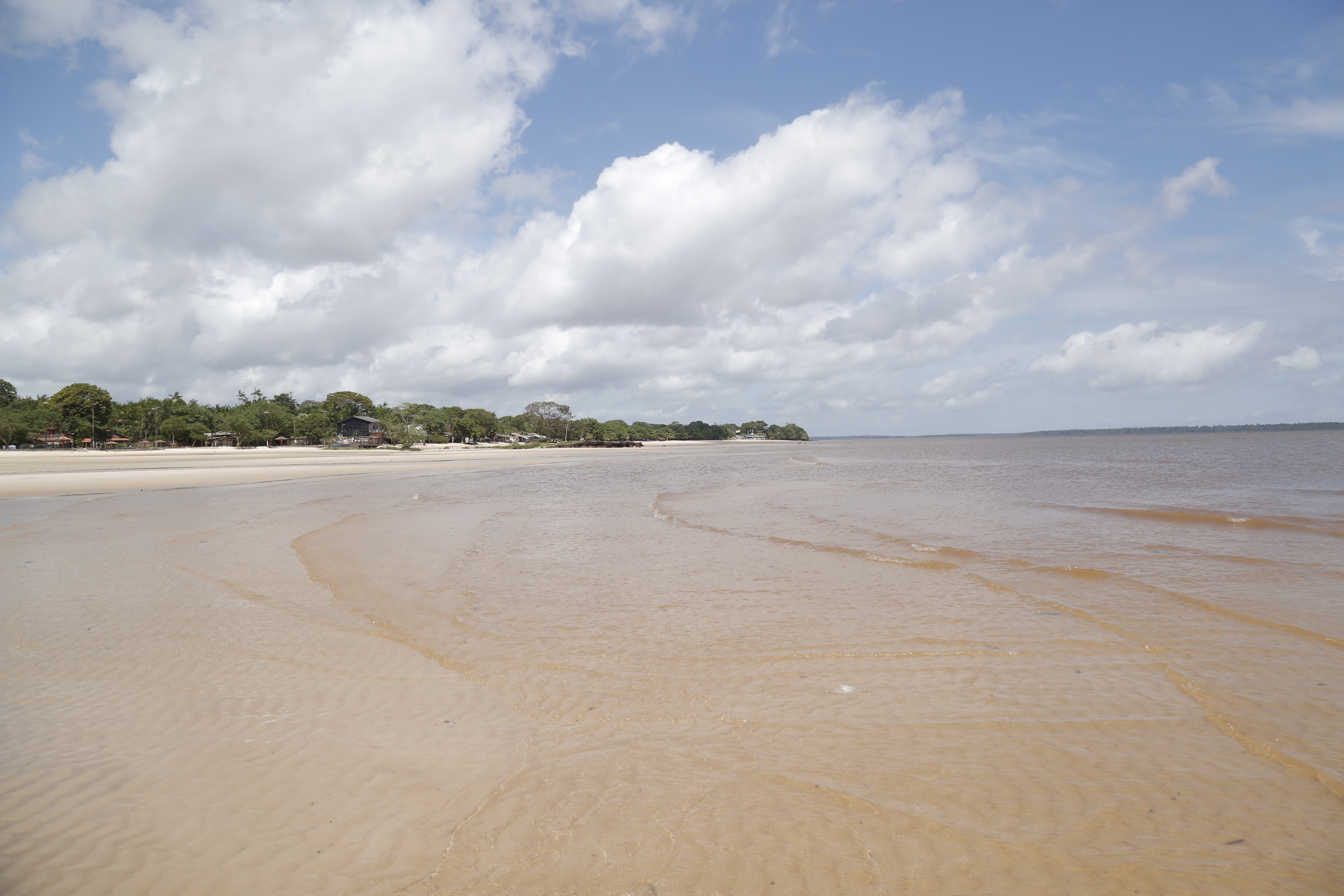 Prefeitura de Belém coleta amostras de água para testagem em balneários da capital