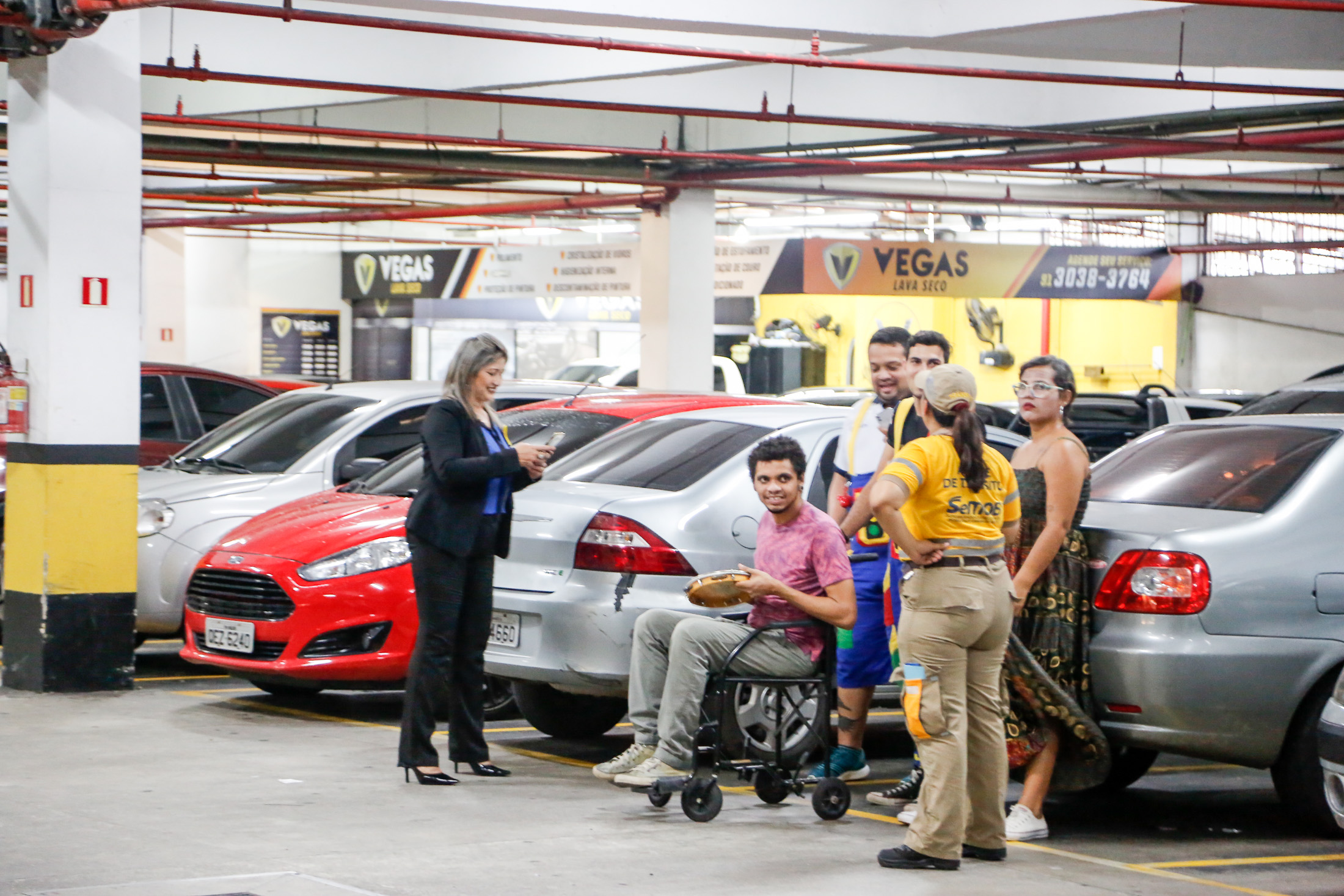 Ação educativa alerta para uso indevido de vagas de estacionamento em estabelecimentos privados