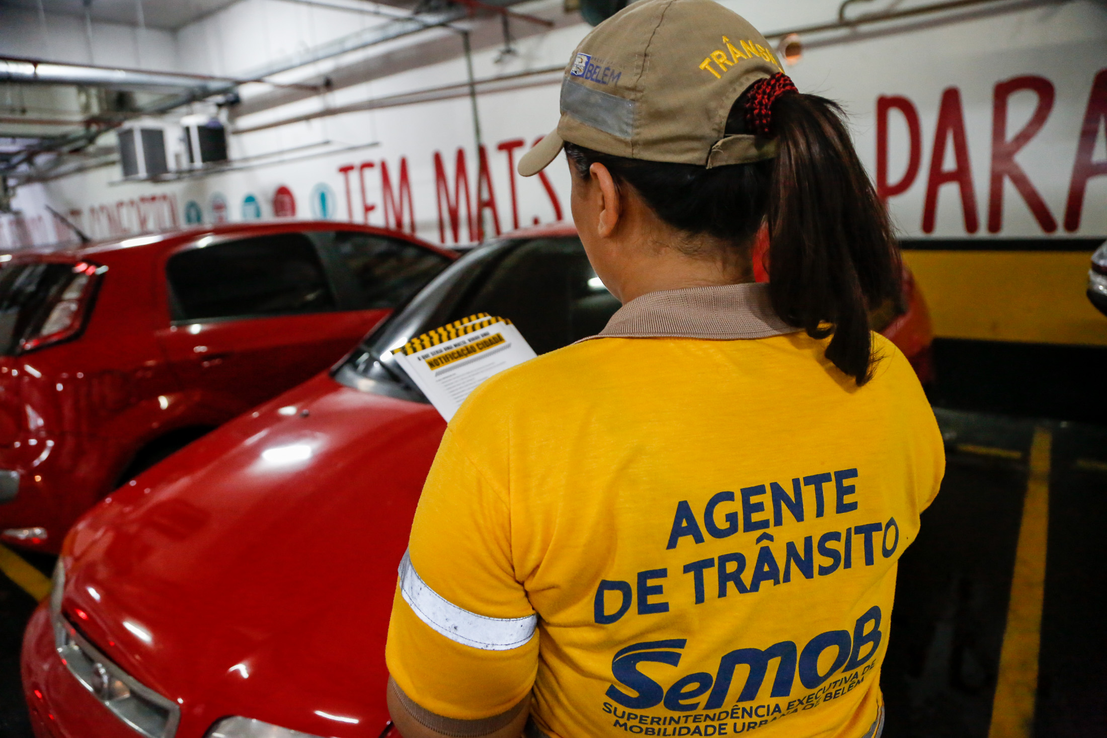 Ação educativa alerta para uso indevido de vagas de estacionamento em estabelecimentos privados