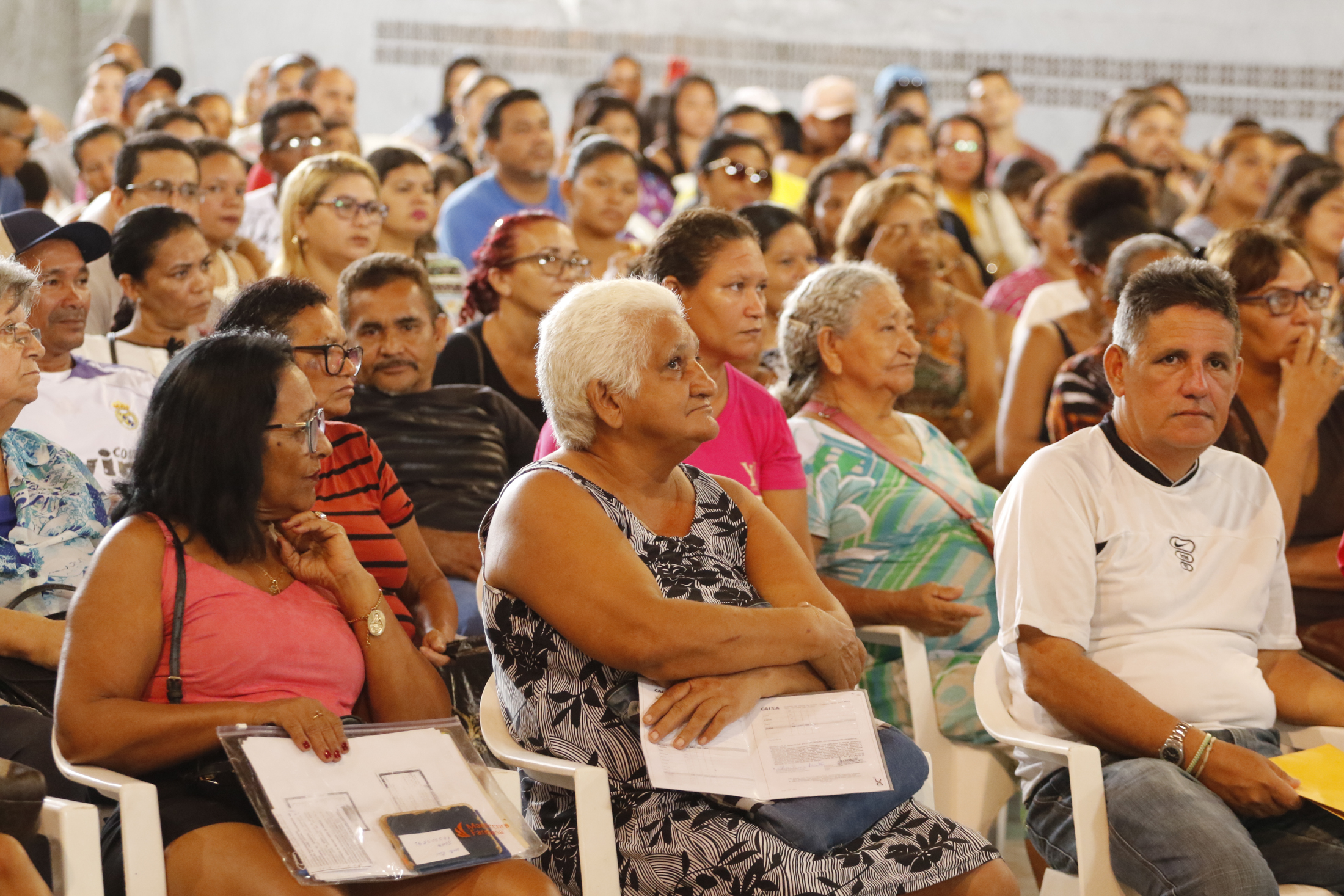 Novos contemplados para o residencial Quinta dos Paricás assinam contrato de entrega dos imóveis