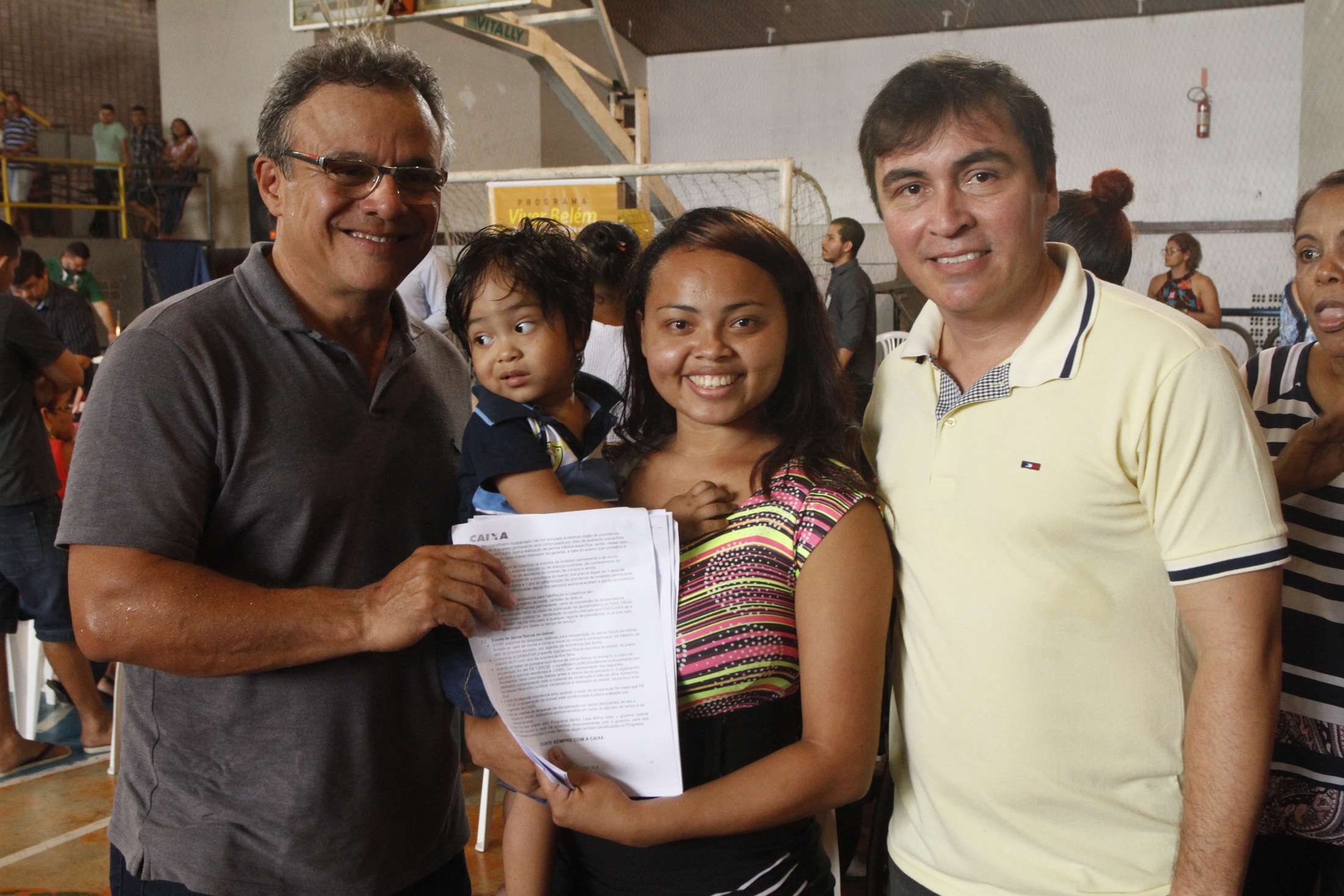 Novos contemplados para o residencial Quinta dos Paricás assinam contrato de entrega dos imóveis