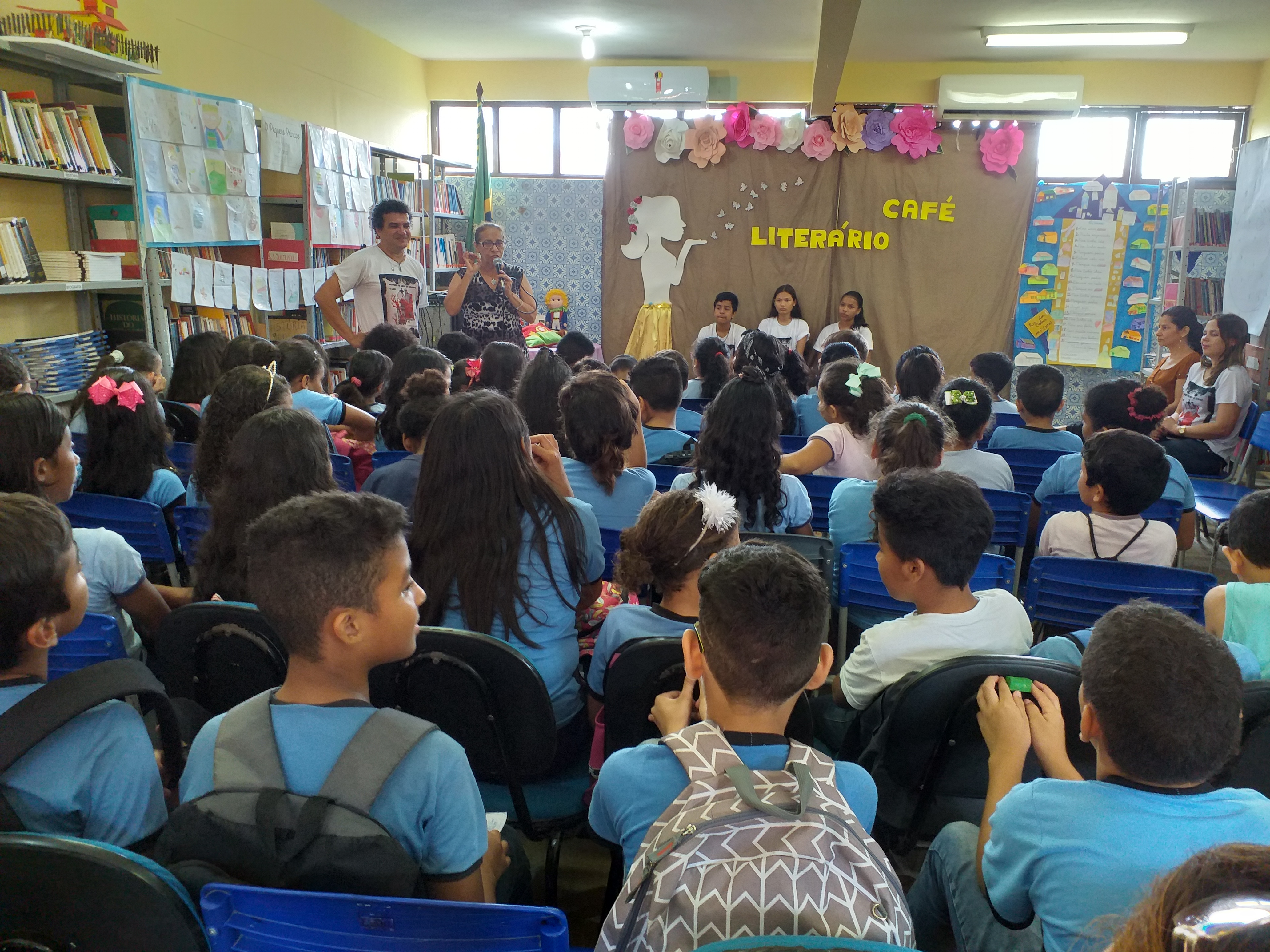 Alunos da escola municipal Maria Madalena Raad participam de evento literário 