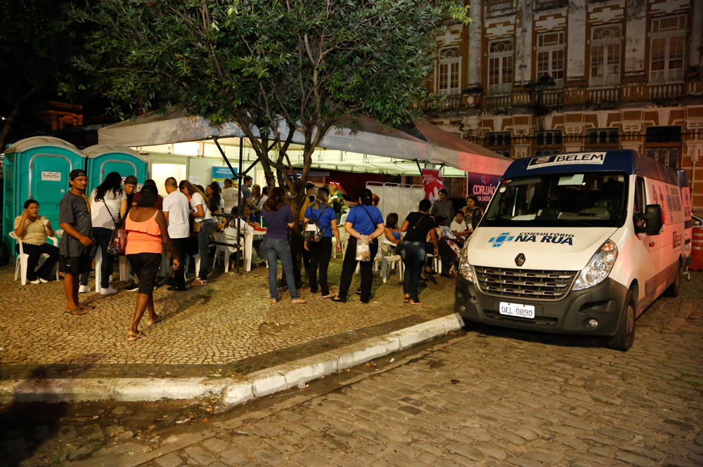 Corujão da Saúde leva serviços à área comercial de Belém