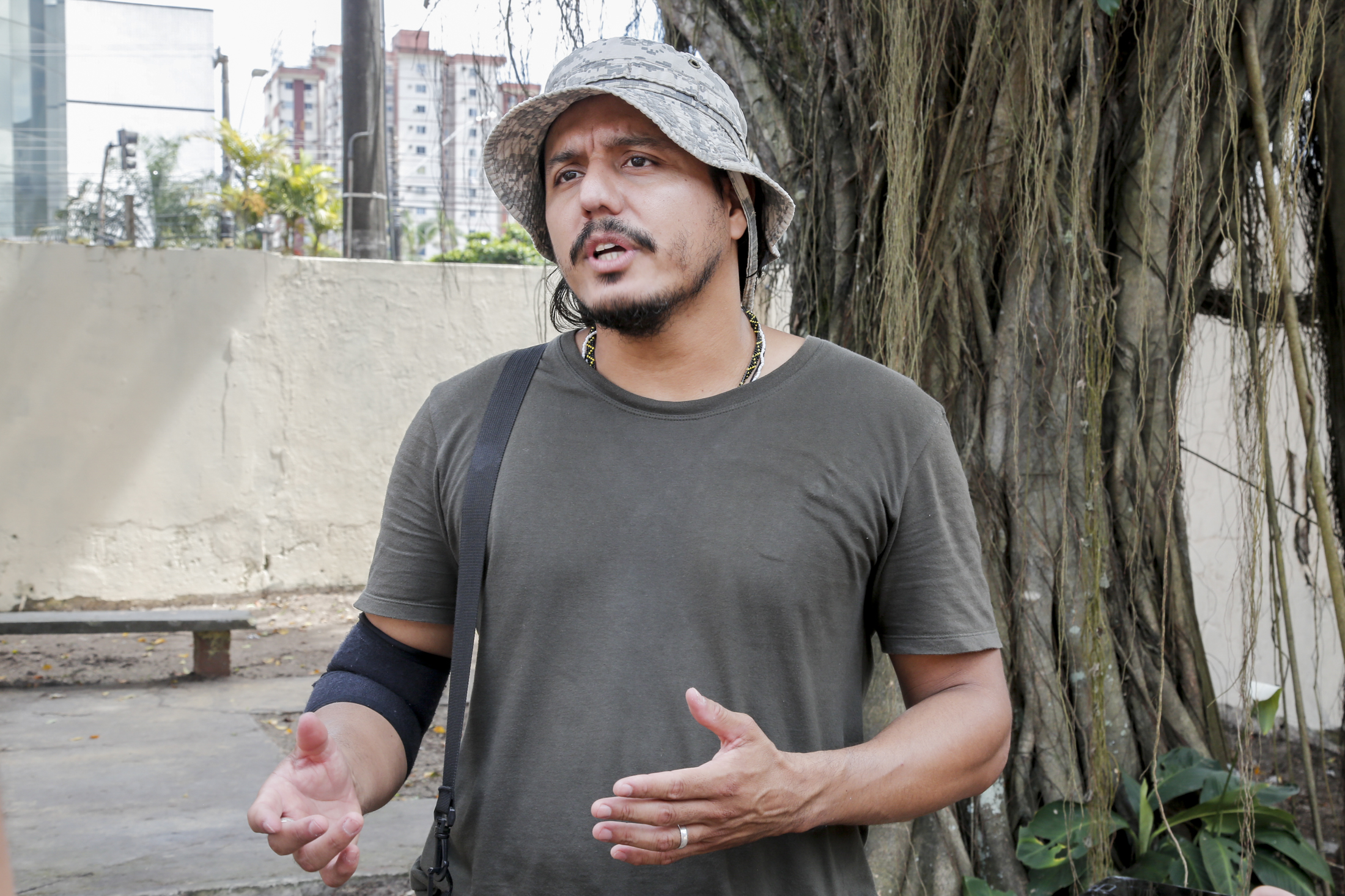 Prefeitura de Belém realoca grupo da etnia Warao que estava na avenida Rômulo Maiorana
