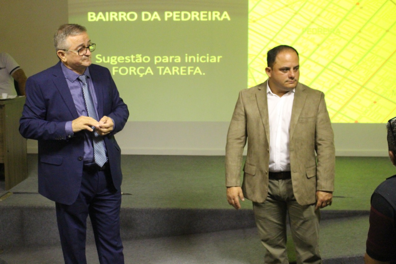 Reunião discute os riscos do perigo aviário causados pelo descarte de lixo 