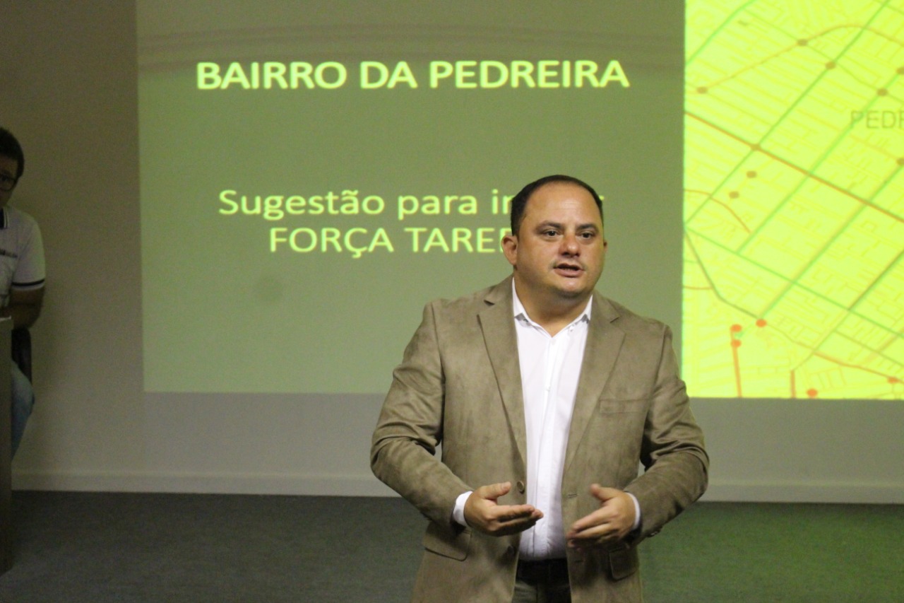 Reunião discute os riscos do perigo aviário causados pelo descarte de lixo 