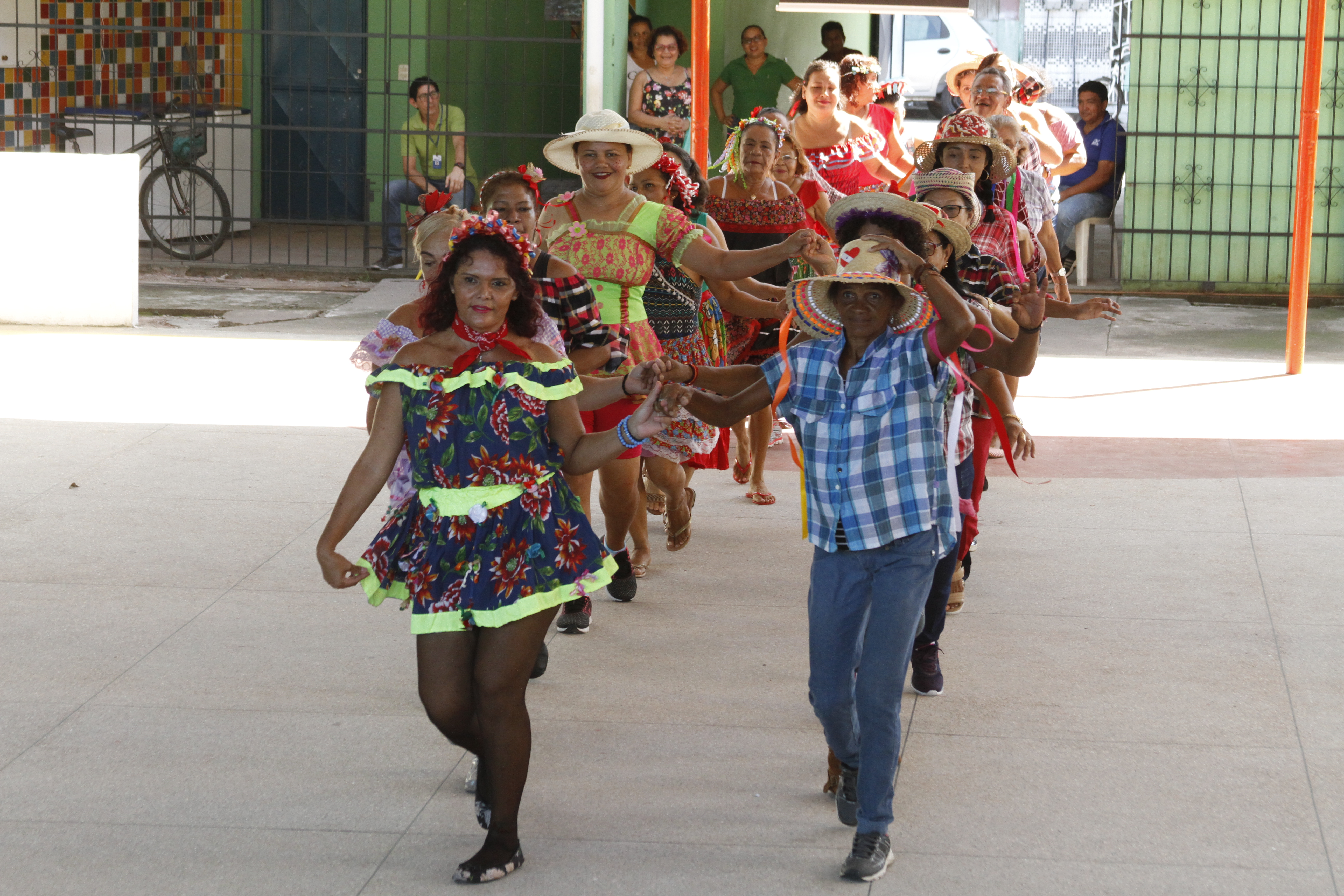 Festa do Idoso e ações terapêuticas juninas contagiam usuários dos serviços de saúde